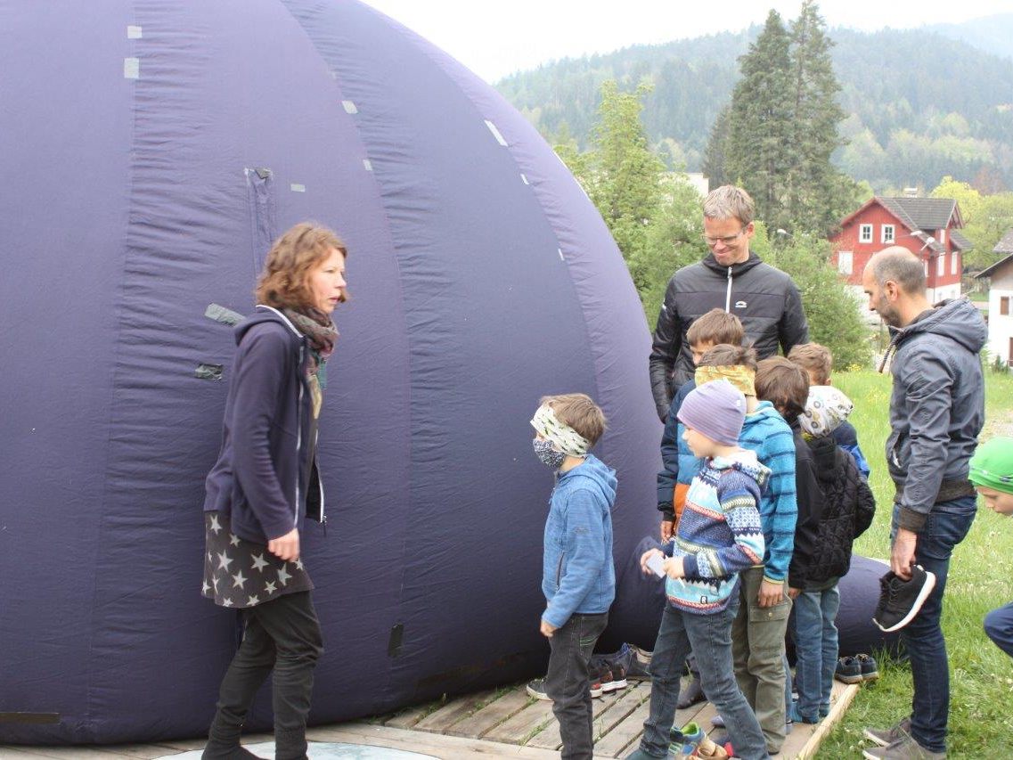 Pop Up Planetarium auf dem Rankweiler St. Bühel zog viele Menschen an. Pop Up Planetarium auf dem Rankweiler St. Bühel zog viele Menschen an.