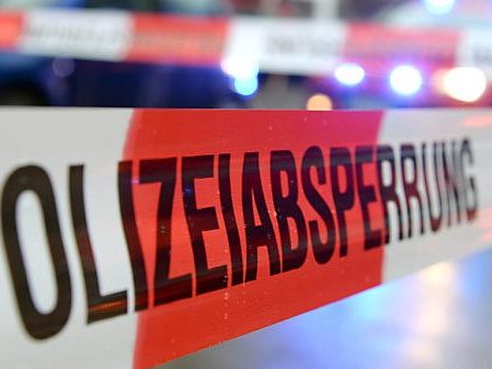 Die Polizei bemerkte keinen Verwesungsgeruch, die Leiche lag allerdings in der Wiener Wohnung.