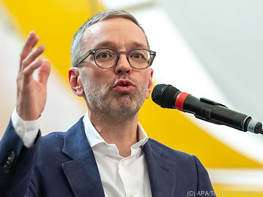 Die Opposition sieht die Regierung am Ende