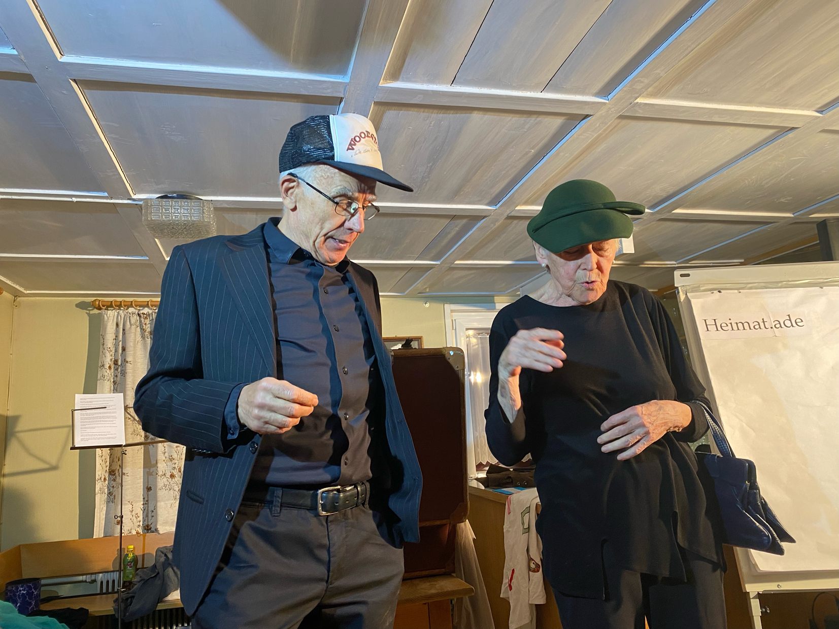 Walter Rigger und Annemarie Spirk im Dorfbrunnentratsch. Walter Rigger und Annemarie Spirk im Dorfbrunnentratsch.