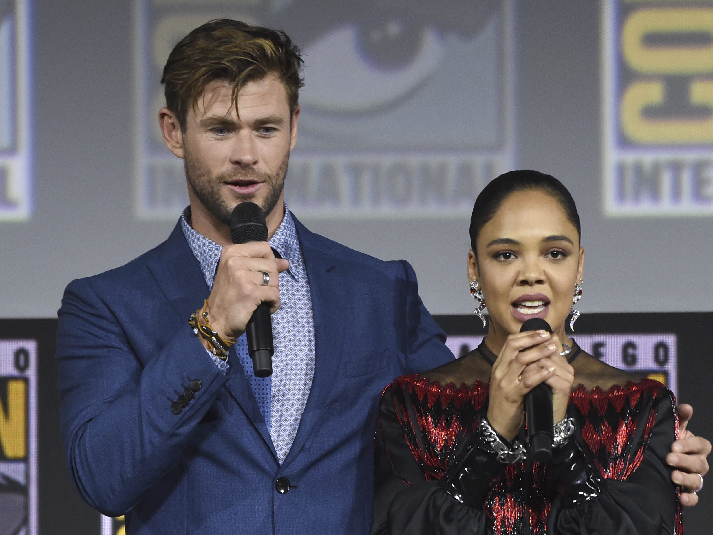 Chris Hemsworth und Tessa Thompson sprechen zum neuen Film "Thor: Love and Thunder" bei der Comic-Con.