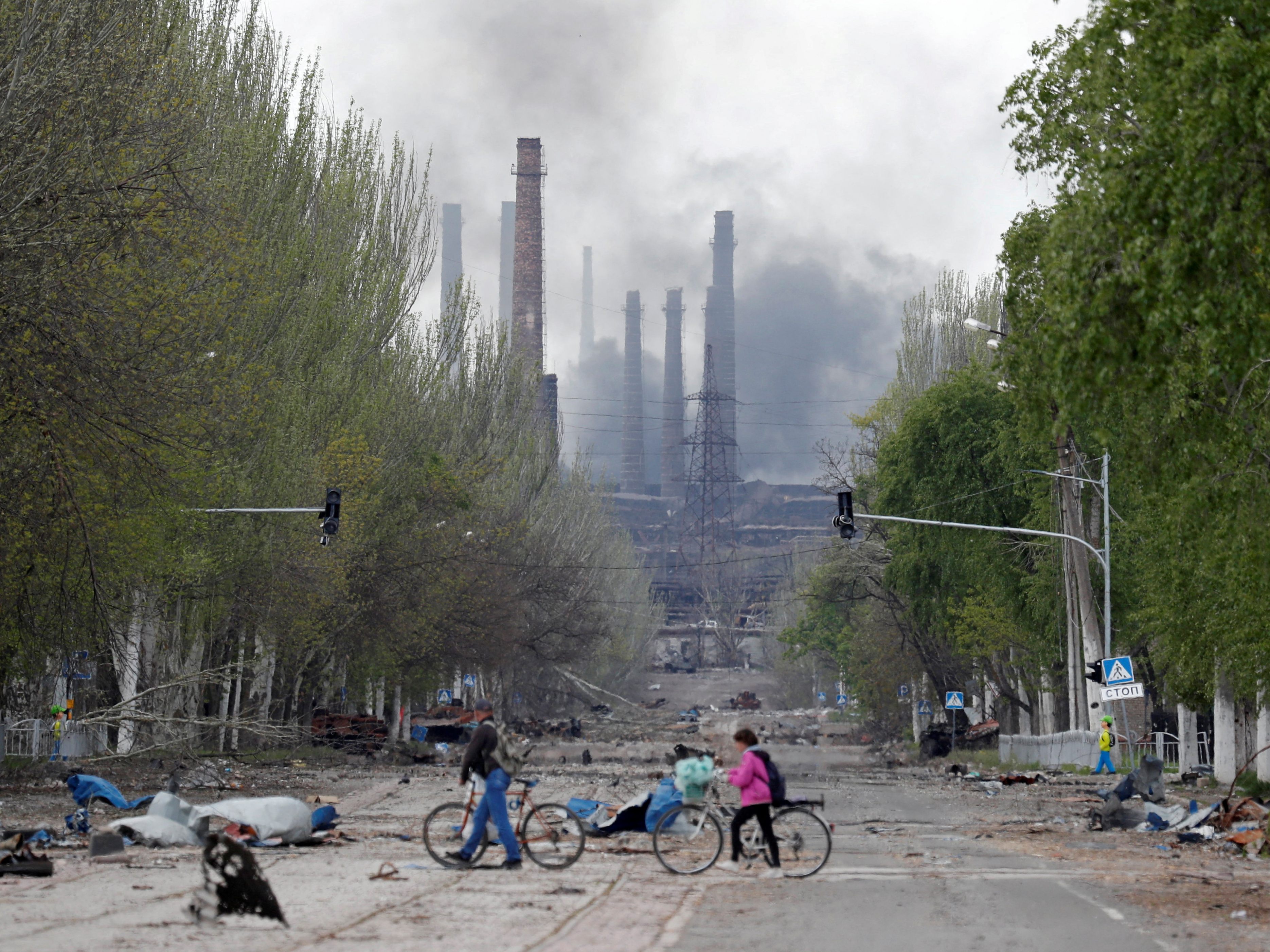 Zivilisten aus Mariupol erzählen von ihrem Überleben in der zerstrümmerten Stadt.