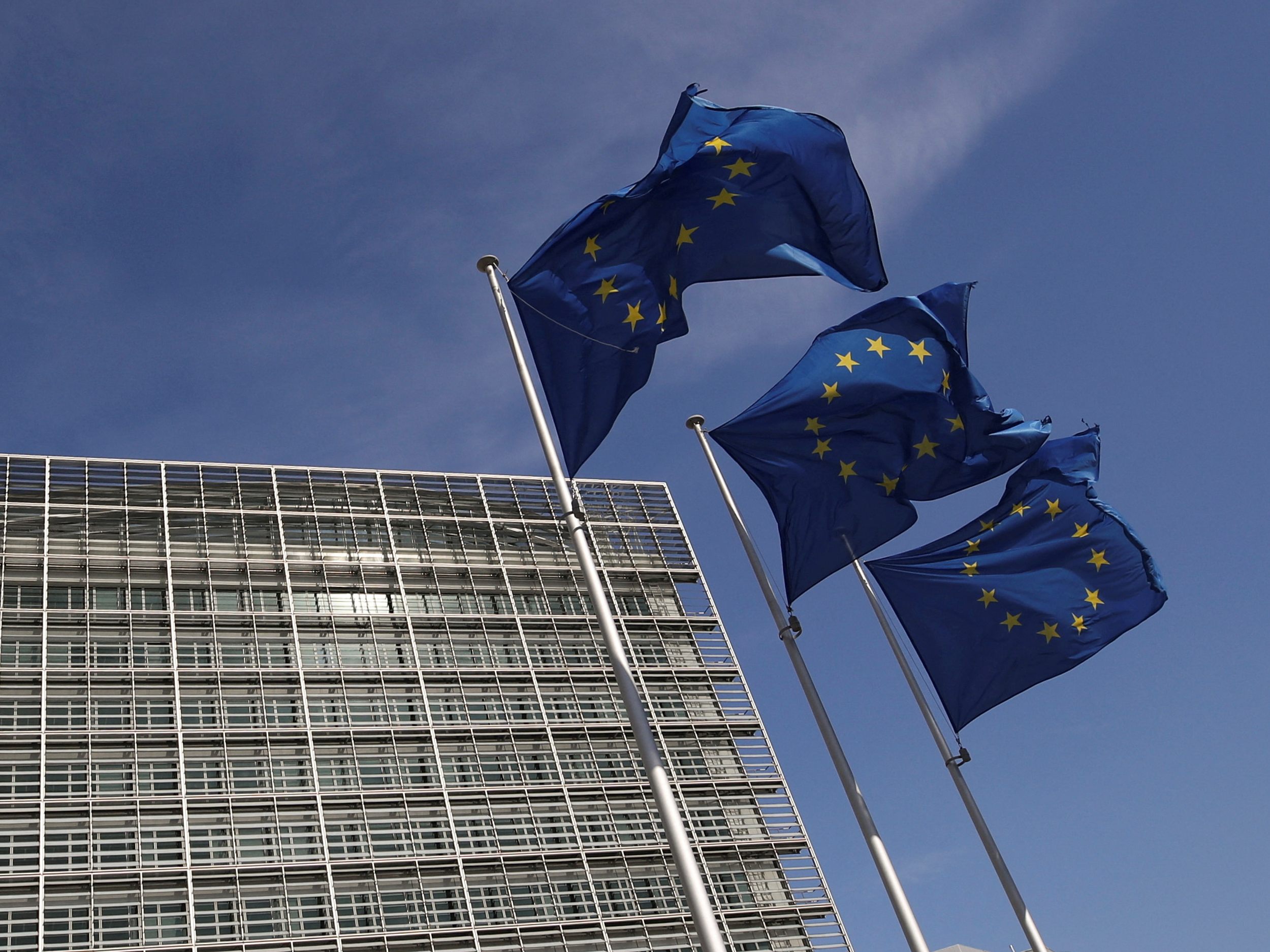 Die EU-Kommission leitete in der Nacht auf Mittwoch einen Entwurf zum Öl-Embargo gegen Russland an die Mitgliedsstaaten weiter. Die EU-Kommission leitete in der Nacht auf Mittwoch einen Entwurf zum Öl-Embargo gegen Russland an die Mitgliedsstaaten weiter.