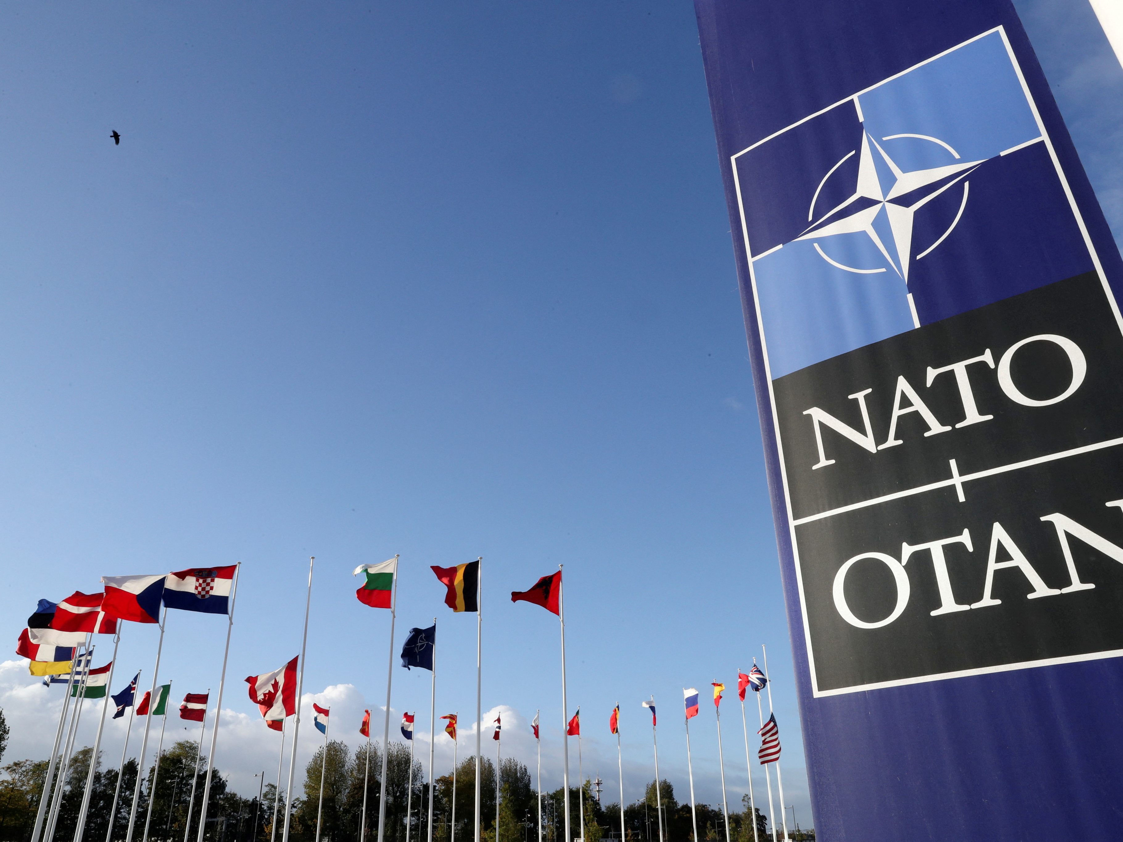 Schweden und Finnland mit Einreichung von NATO-Anträgen. Schweden und Finnland mit Einreichung von NATO-Anträgen.