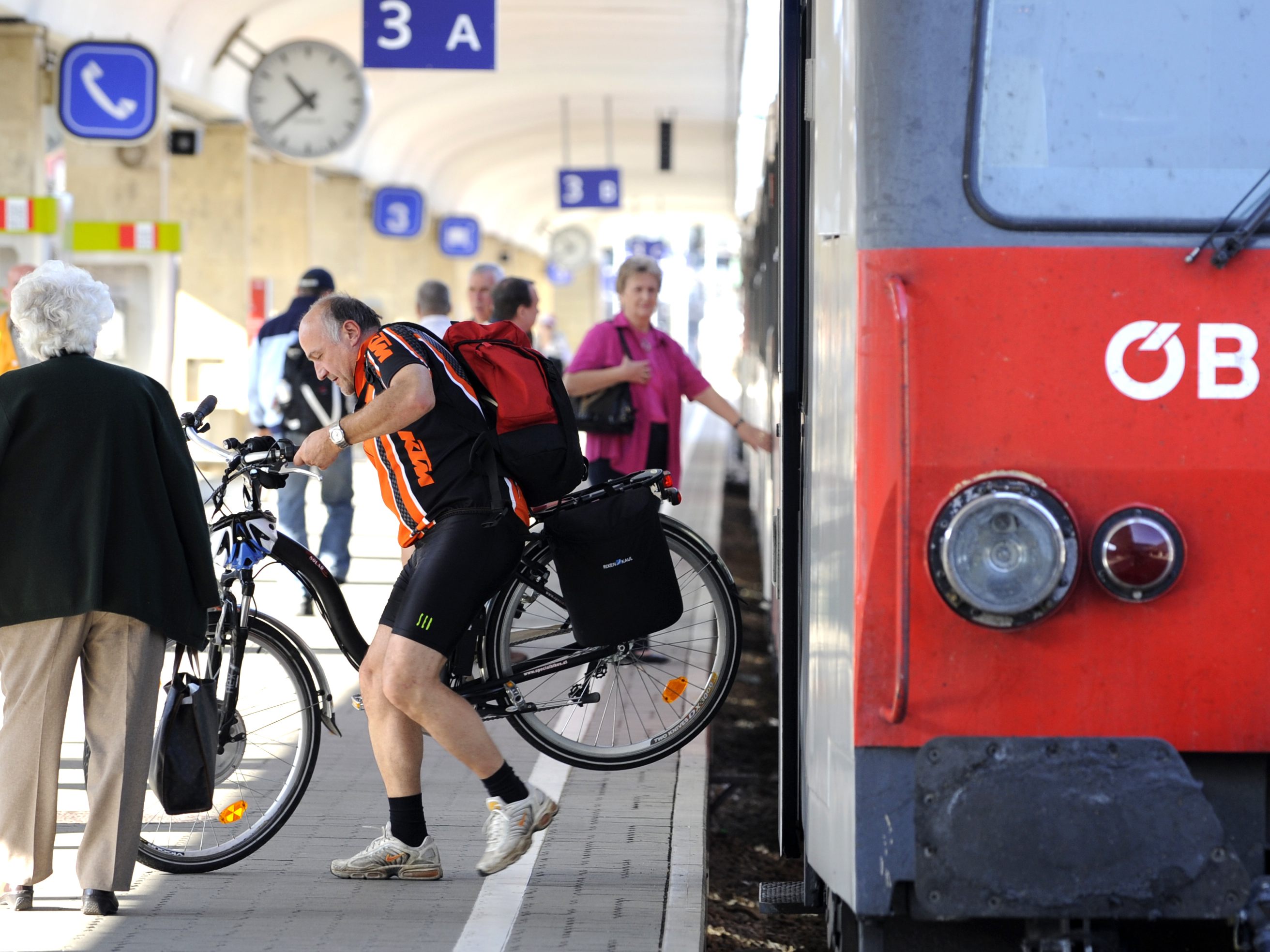 Die Bahnstrecke Deutsches Eck ist bis August nur eingeschränkt befahrbar Die Bahnstrecke Deutsches Eck ist bis August nur eingeschränkt befahrbar