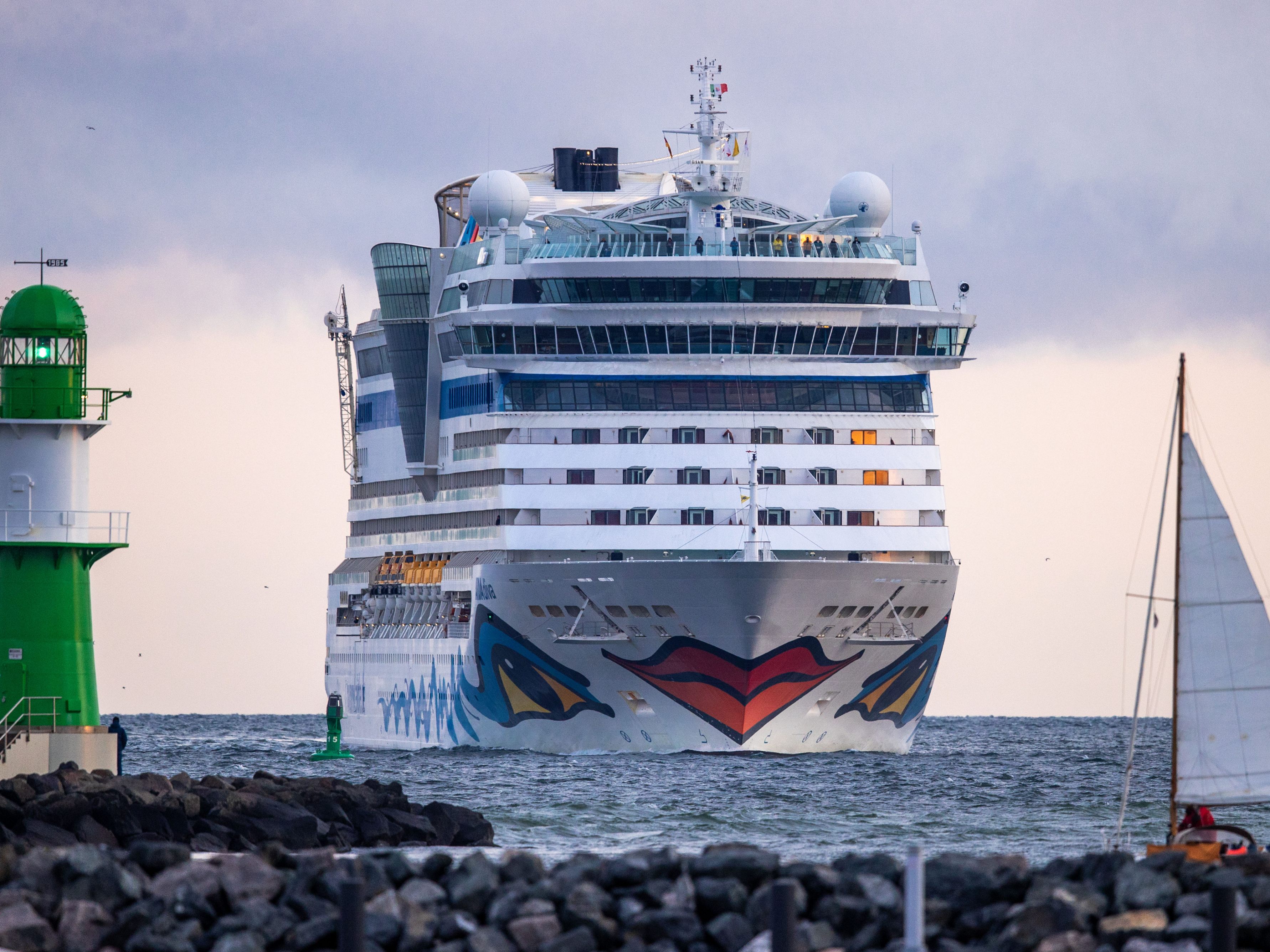 Kreuzfahrt-Riese Aida lässt die Maskenpflicht fallen.