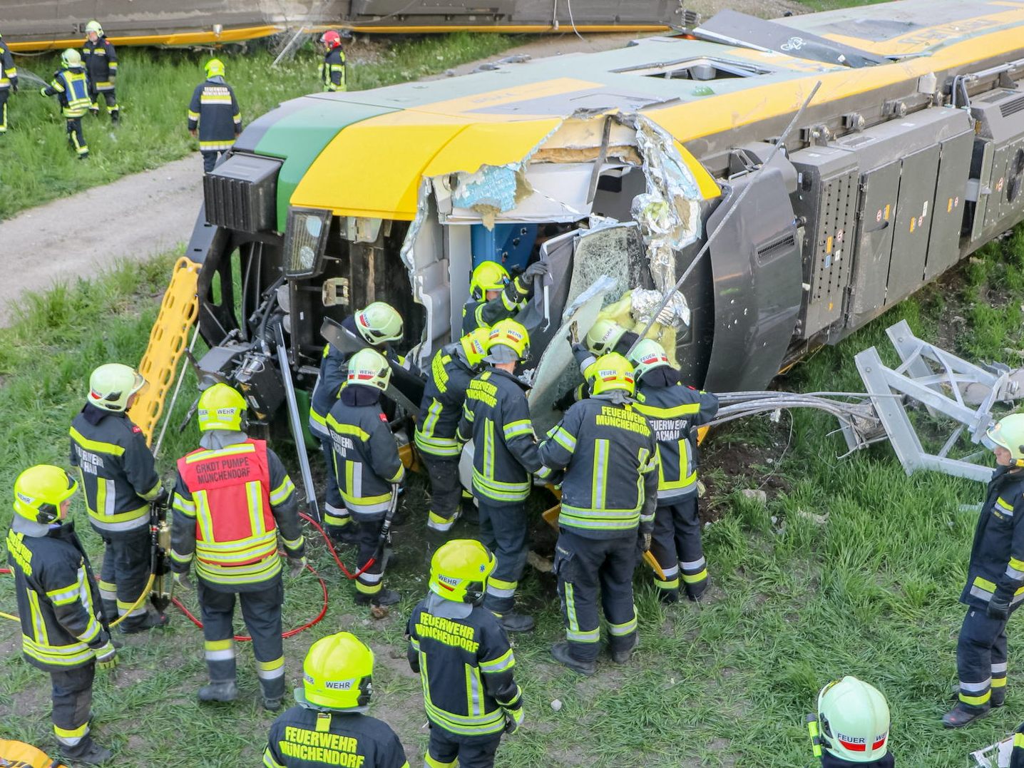 nach dem Zugunglück in Mödling, bei die Raaberbahn entgleist ist, ist die Pottendorfer Linie wieder eingleisig befahrbar. nach dem Zugunglück in Mödling, bei die Raaberbahn entgleist ist, ist die Pottendorfer Linie wieder eingleisig befahrbar.