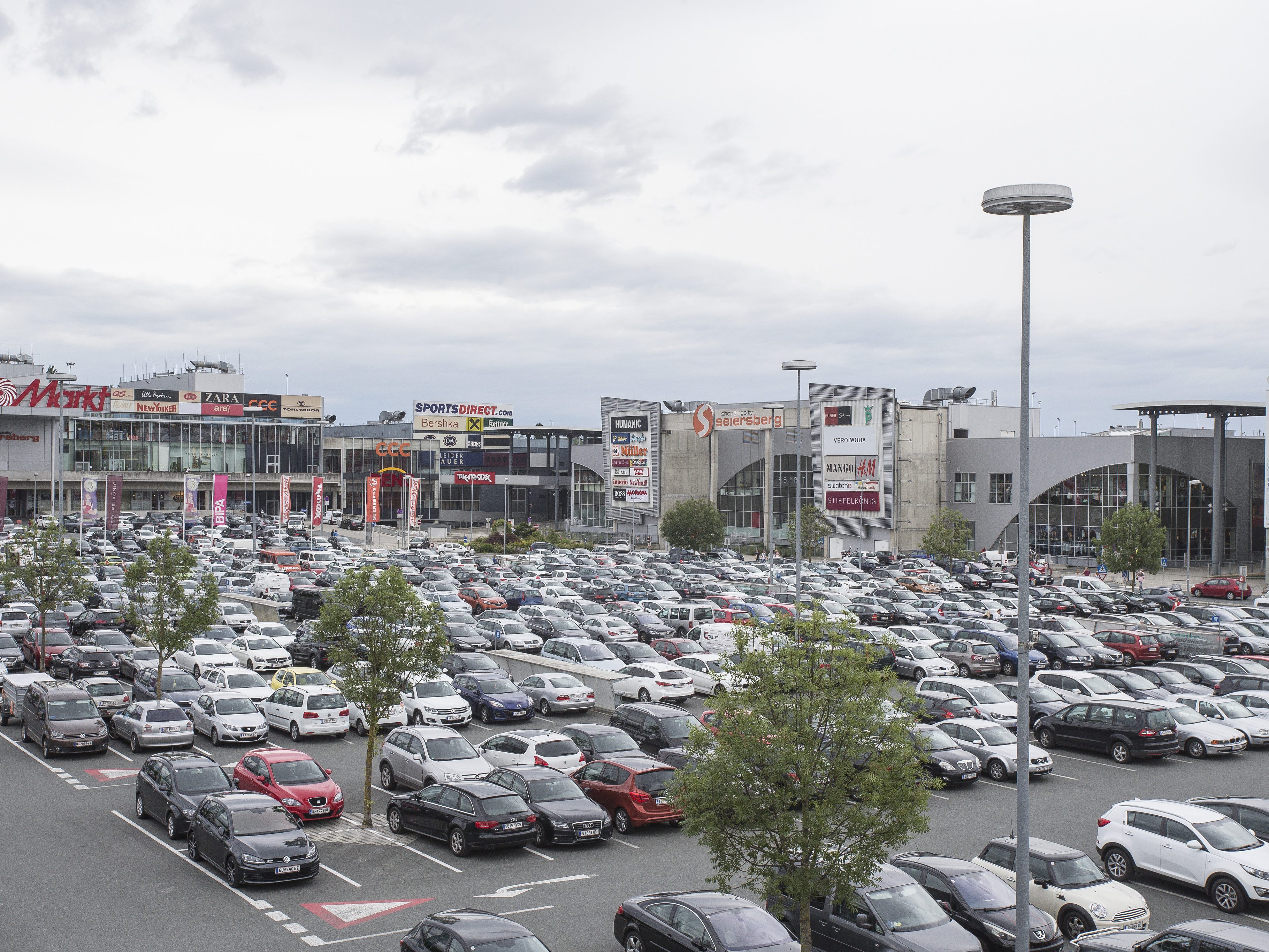 Die Coronakrise ließ den Umsatz der Shoppincenter um 1,25 Mrd. Euro einbrechen Die Coronakrise ließ den Umsatz der Shoppincenter um 1,25 Mrd. Euro einbrechen
