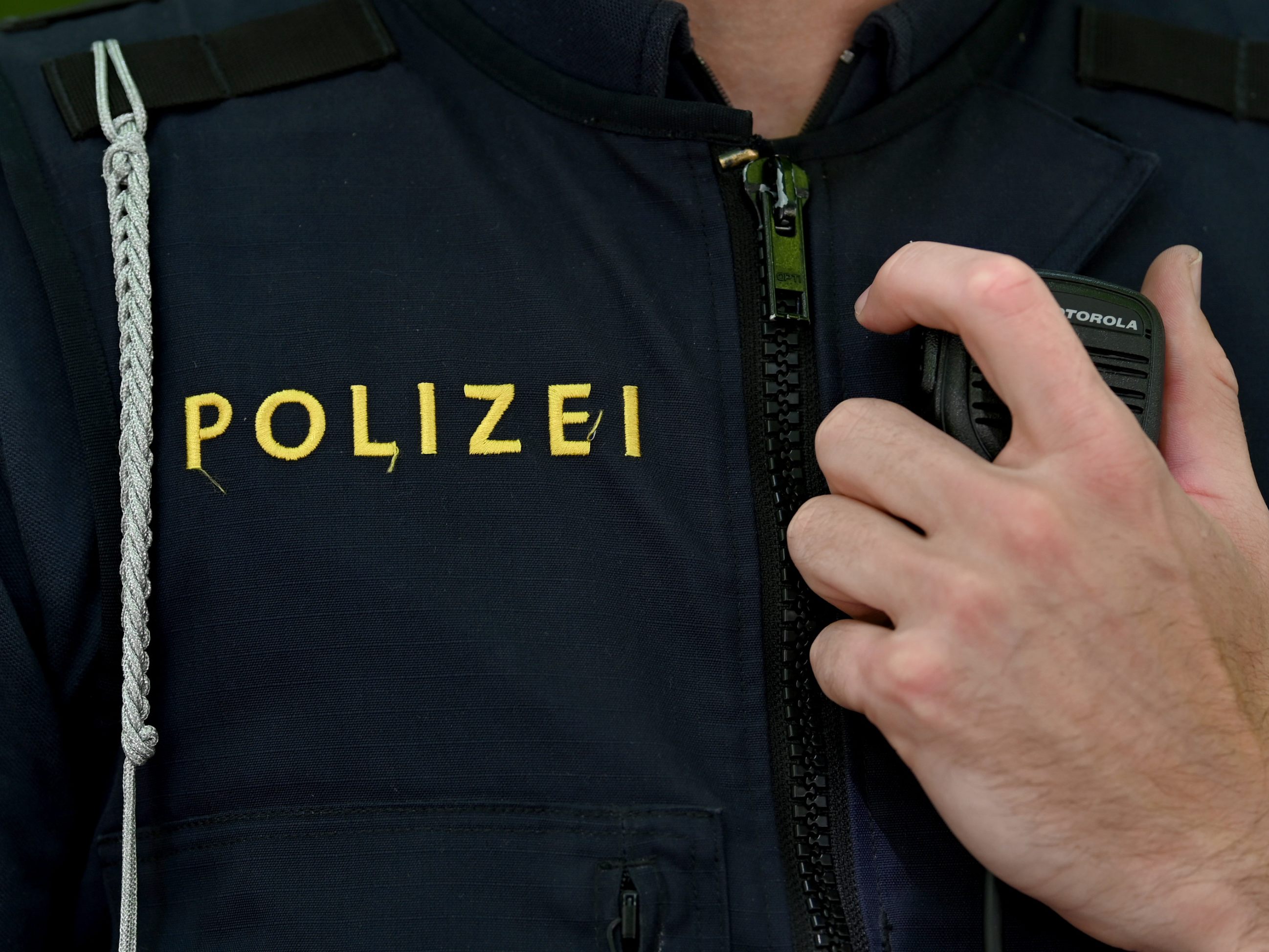 Die Polizei musste in Wien-Fünfhaus einschreiten, weil ein 33-Jähriger Lebensgefährt den Ex-Mann der Freundin bedrohte