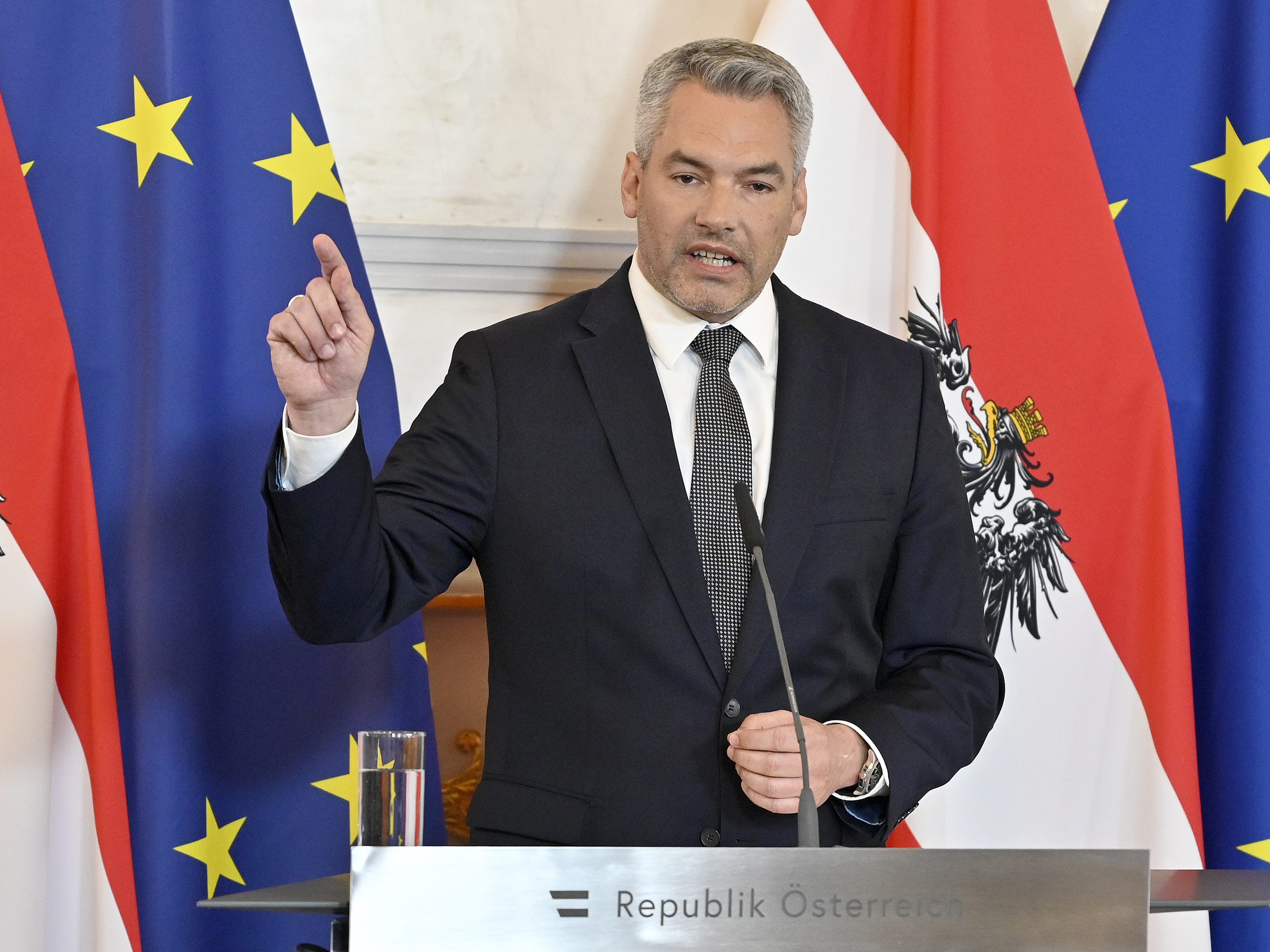 Gibt Nehammer Totschnig als Landwirtschaftsminister, Kocher als Wirtschaftsminister bekannt? Der Pressekonferenz-Livestream ist auf VIENNA.at zu sehen. Gibt Nehammer Totschnig als Landwirtschaftsminister, Kocher als Wirtschaftsminister bekannt? Der Pressekonferenz-Livestream ist auf VIENNA.at zu sehen.