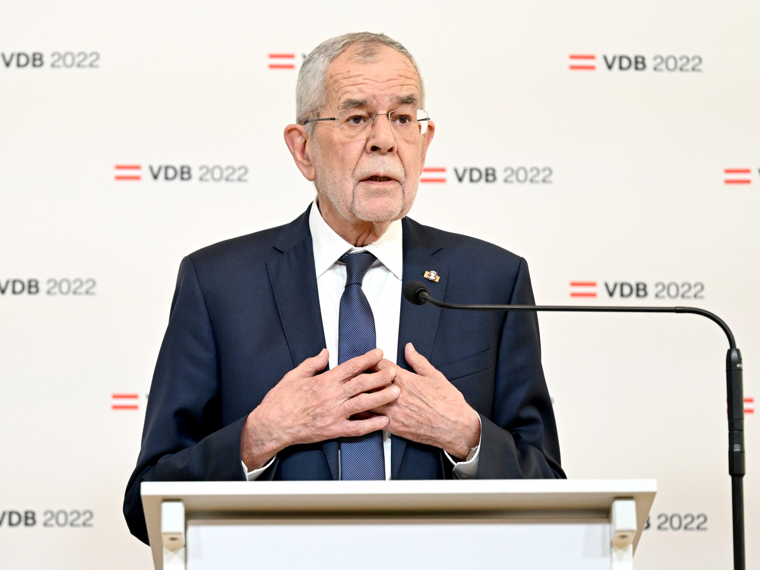 Van der Bellen wird in der Staatsbürgerschaftsdebatte von FPÖ und ÖVP kritisiert Van der Bellen wird in der Staatsbürgerschaftsdebatte von FPÖ und ÖVP kritisiert