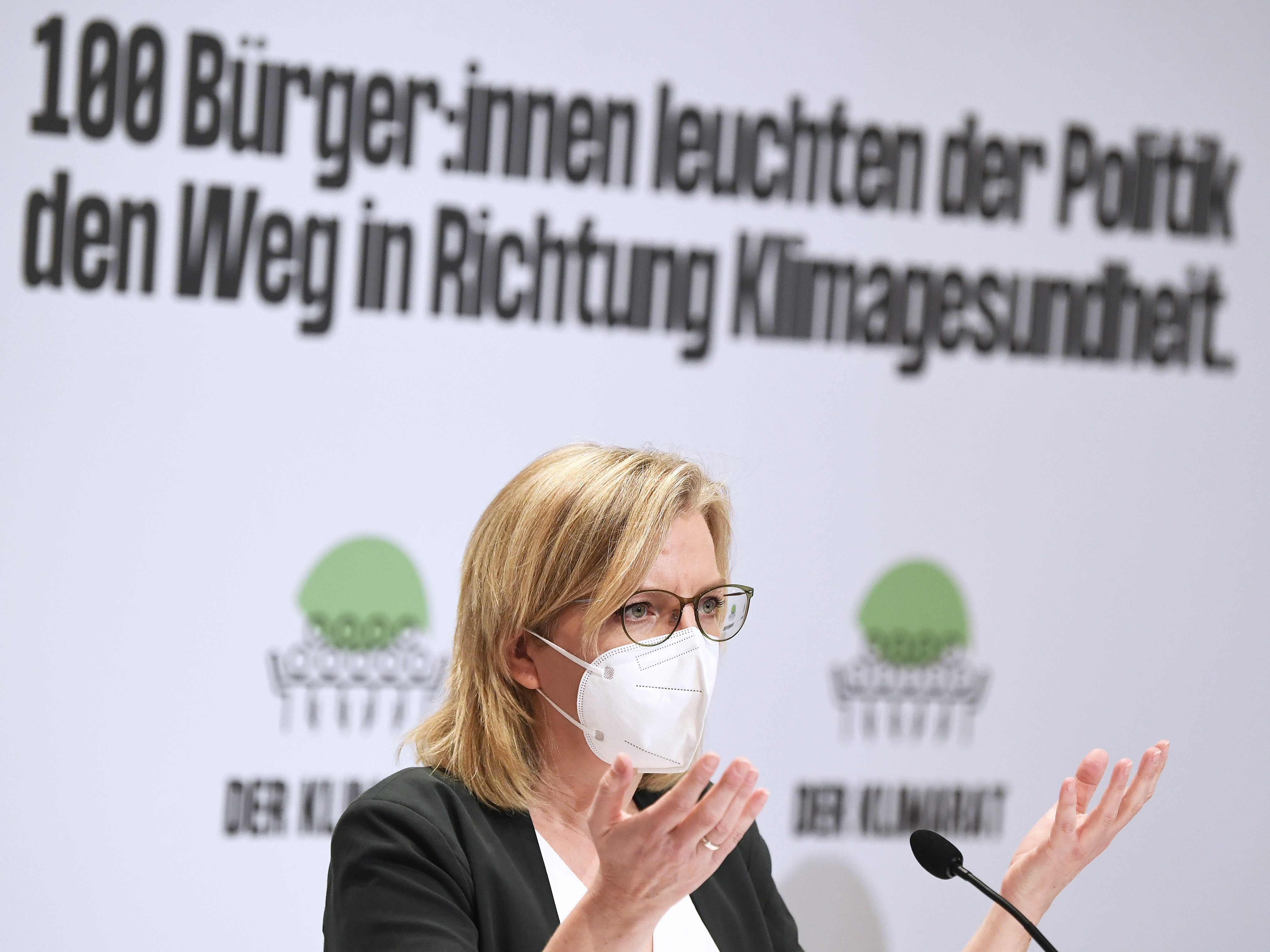 Klimaschutzministerin Leonore Gewessler beim Start des ersten Klimarates im Jänner