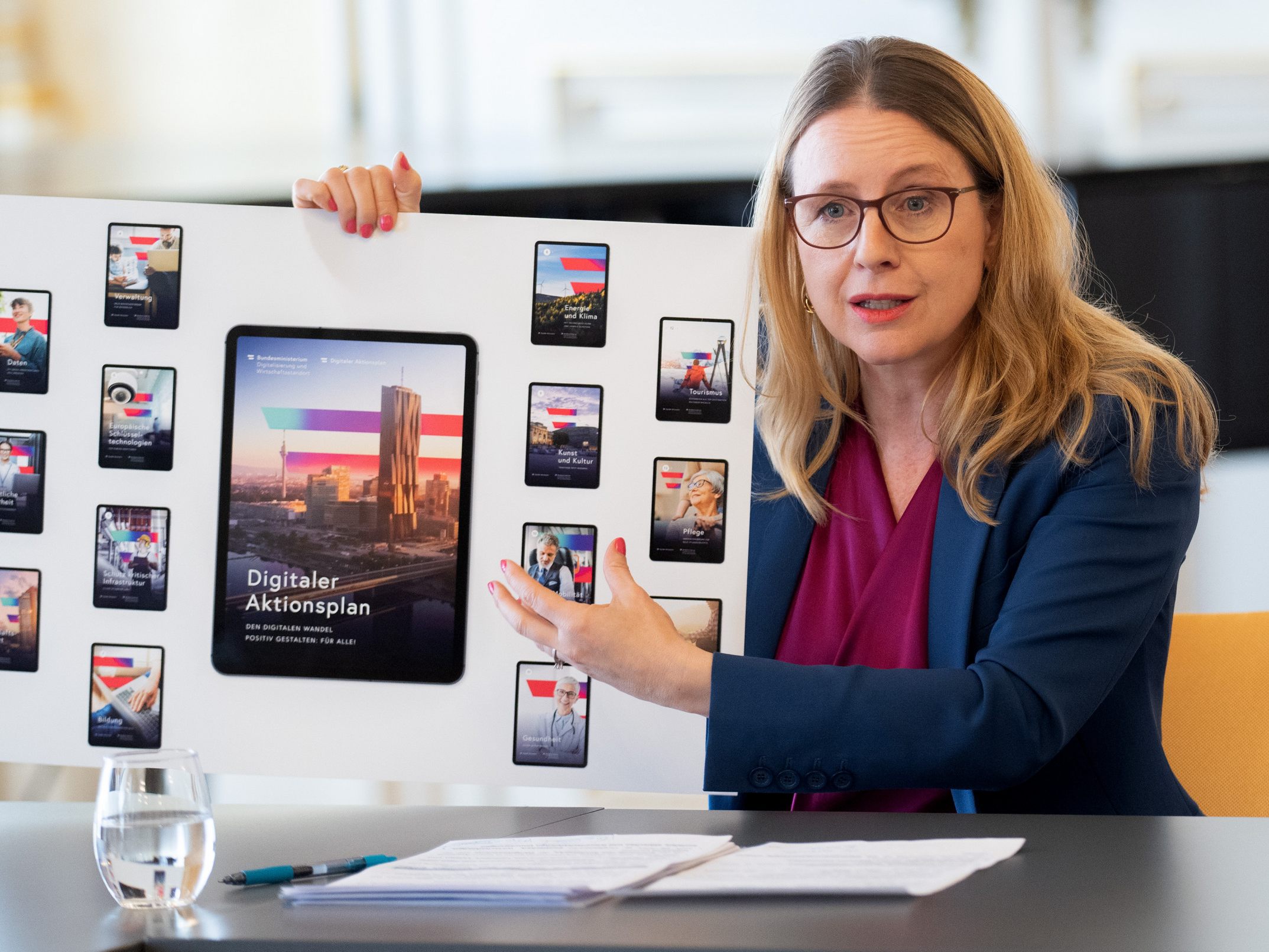 Wirtschaftsministerin Margarete Schramböck (ÖVP) und Bildungsminister Martin Polaschek (ÖVP) zur Uni-Digital-Strategie Wirtschaftsministerin Margarete Schramböck (ÖVP) und Bildungsminister Martin Polaschek (ÖVP) zur Uni-Digital-Strategie