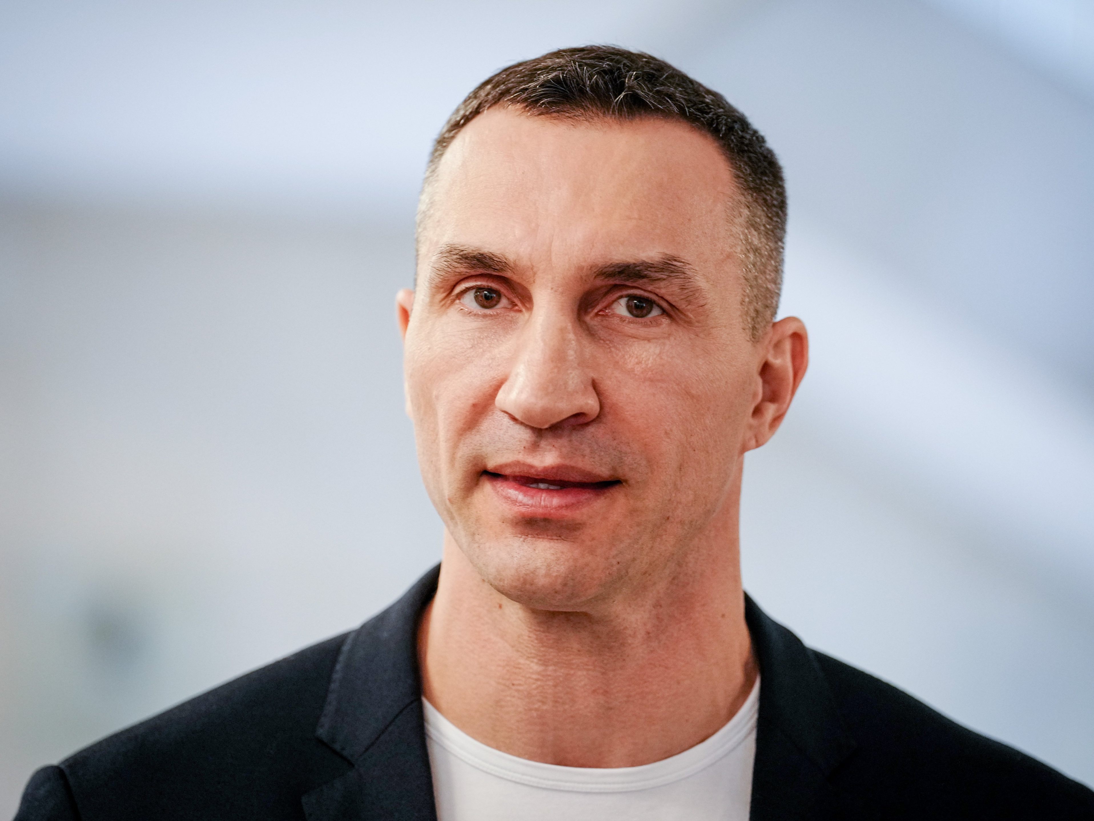 Kritik an dem Offenen Brief kommt von Wladimir Klitschko. Dessen Bruder ist Bürgermeister von Ukraines Hauptstadt Kiew. Kritik an dem Offenen Brief kommt von Wladimir Klitschko. Dessen Bruder ist Bürgermeister von Ukraines Hauptstadt Kiew.