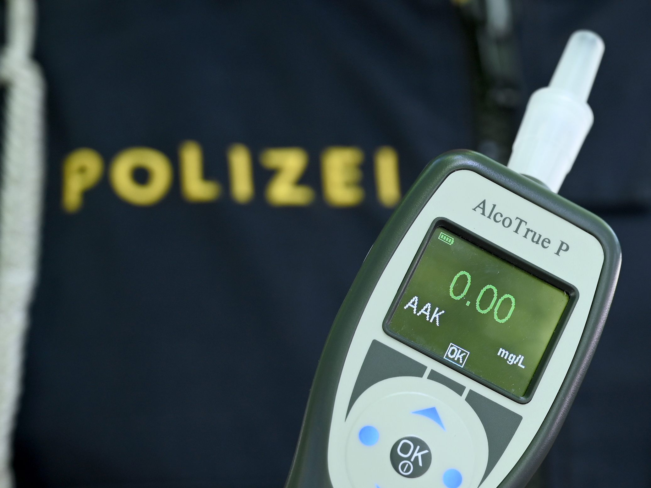 Ein alkoholisierter Mann pöbelte in Wien-Leopoldstadt Passanten an und beschimpfte die Polizei. Ein alkoholisierter Mann pöbelte in Wien-Leopoldstadt Passanten an und beschimpfte die Polizei.