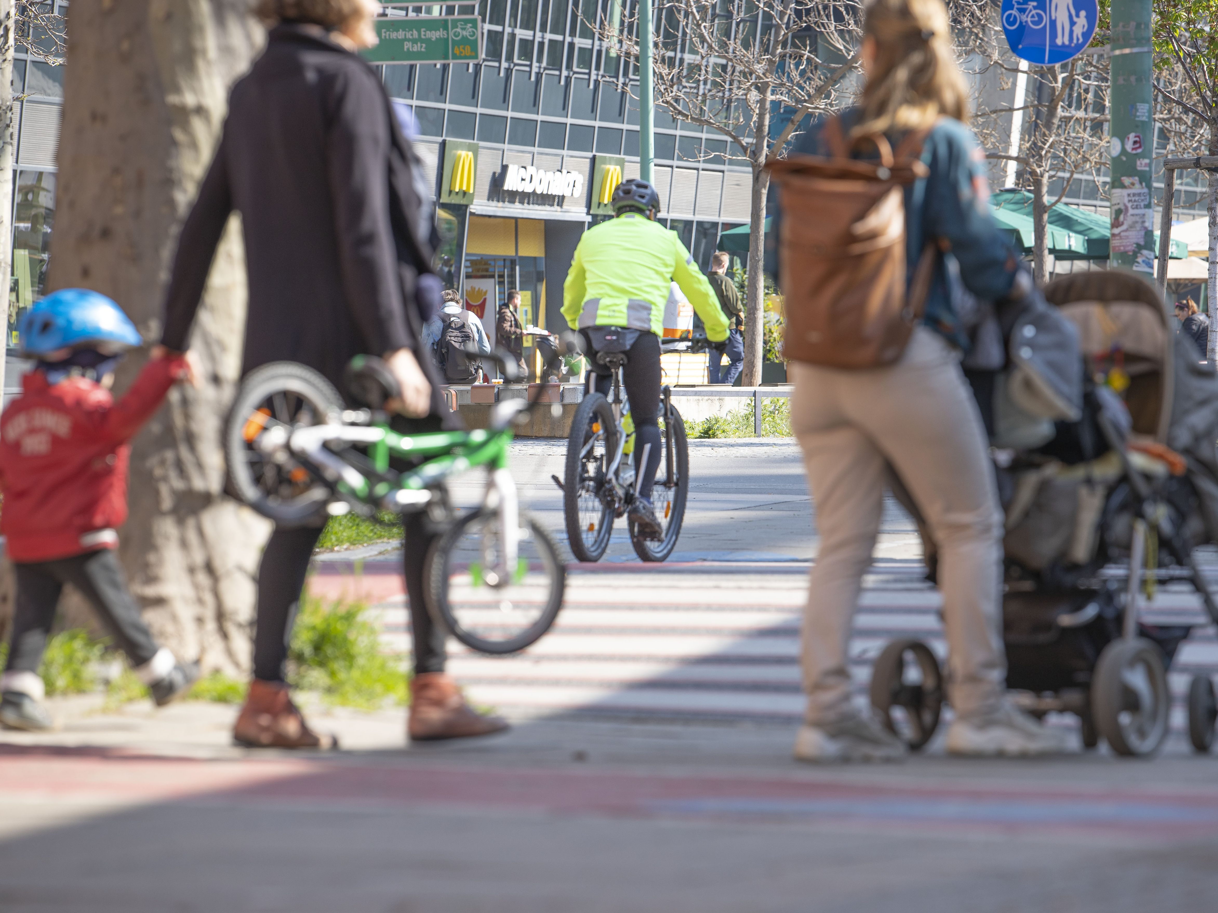 Die Begutachtung der StVO-Novelle für Radfahrer und Fußgänger endet morgen.