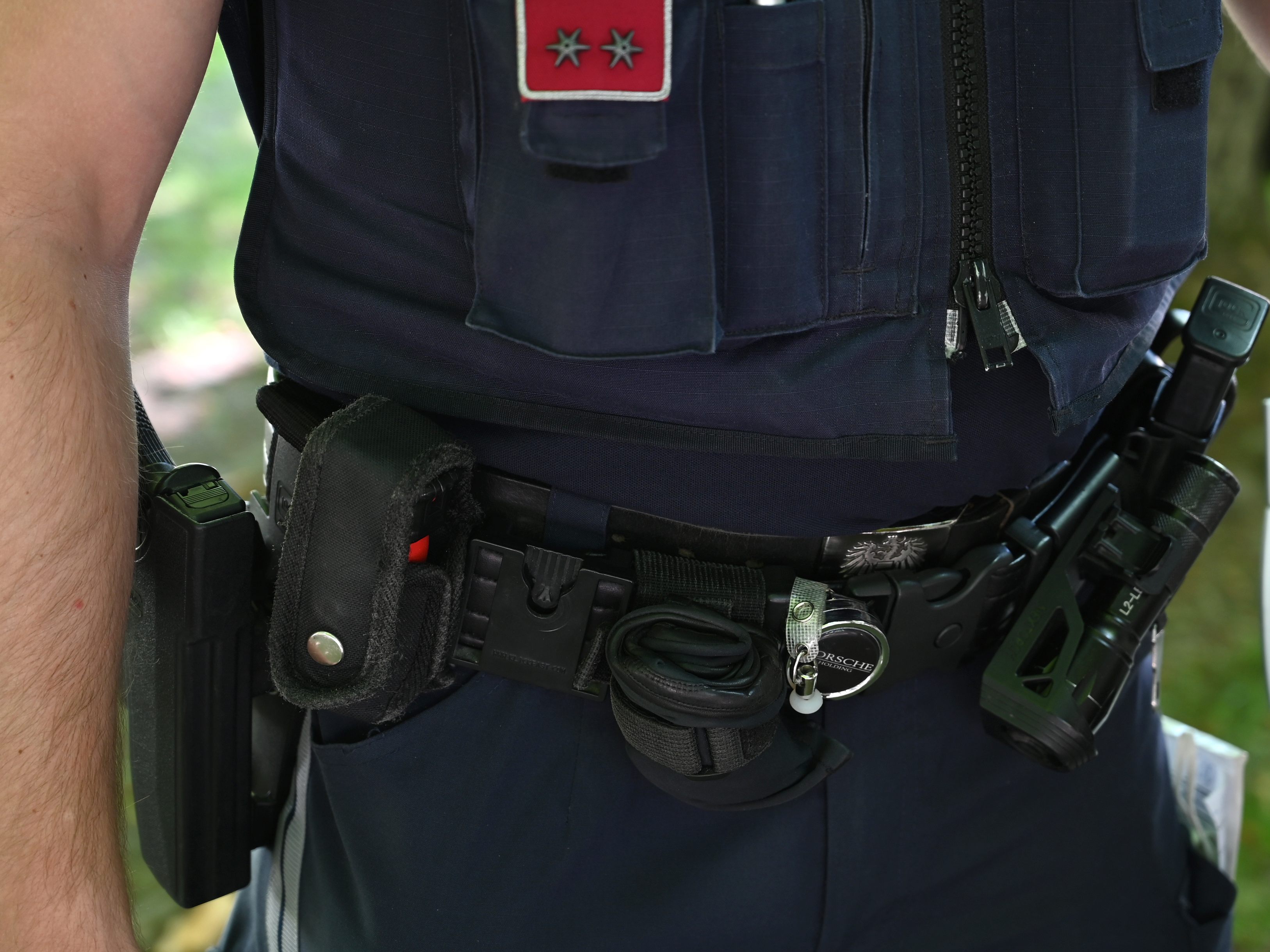 Die Polizei fasste in Wien-Fünfhaus einen 44-Jährigen der wegen des Verdachts auf gefährliche Drohung gesucht wurde. Die Polizei fasste in Wien-Fünfhaus einen 44-Jährigen der wegen des Verdachts auf gefährliche Drohung gesucht wurde.