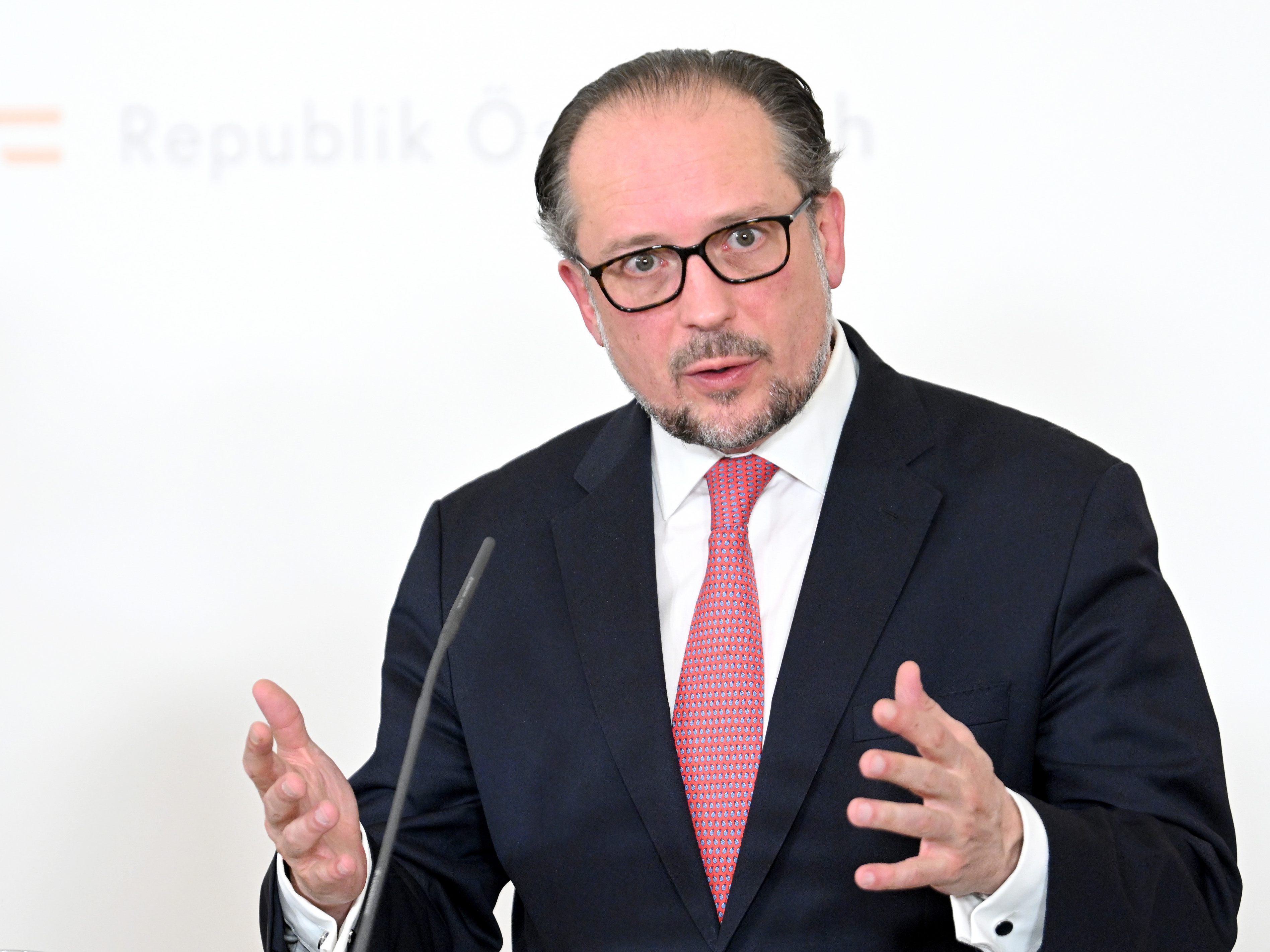 Das sechste Sanktionen-Paket gegen Russland bekommt Unterstützung von Österreich. Das sechste Sanktionen-Paket gegen Russland bekommt Unterstützung von Österreich.