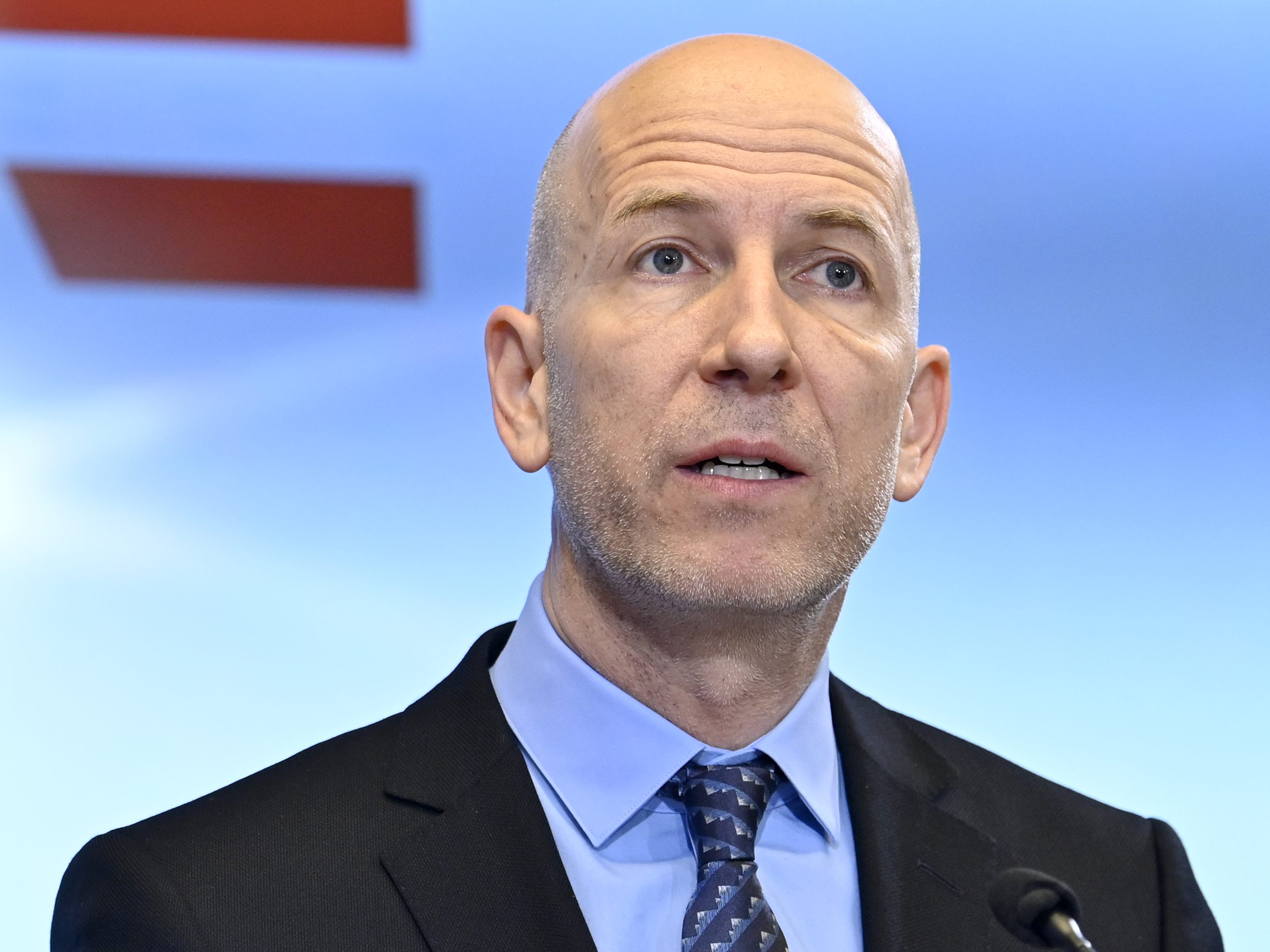 Arbeitsminister Kocher kündigt an, dass das Kurzarbeitsmodell bis Ende 2022 verlängert werden soll Arbeitsminister Kocher kündigt an, dass das Kurzarbeitsmodell bis Ende 2022 verlängert werden soll