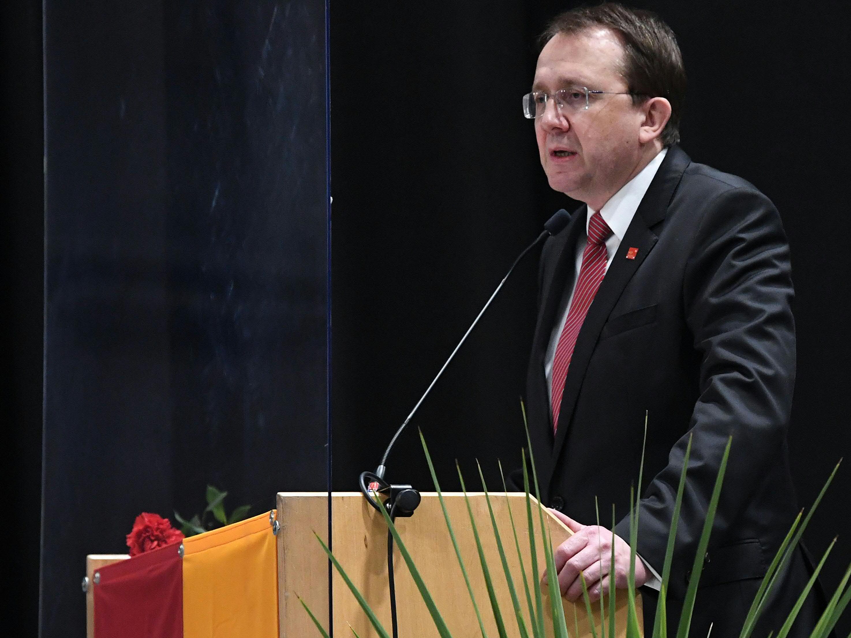 Bürgermeister Matthias Stadler ist der Meinung, dass weniger Treibstoffverbrauch für mehr Verkehrssicherheit sorgt. Bürgermeister Matthias Stadler ist der Meinung, dass weniger Treibstoffverbrauch für mehr Verkehrssicherheit sorgt.