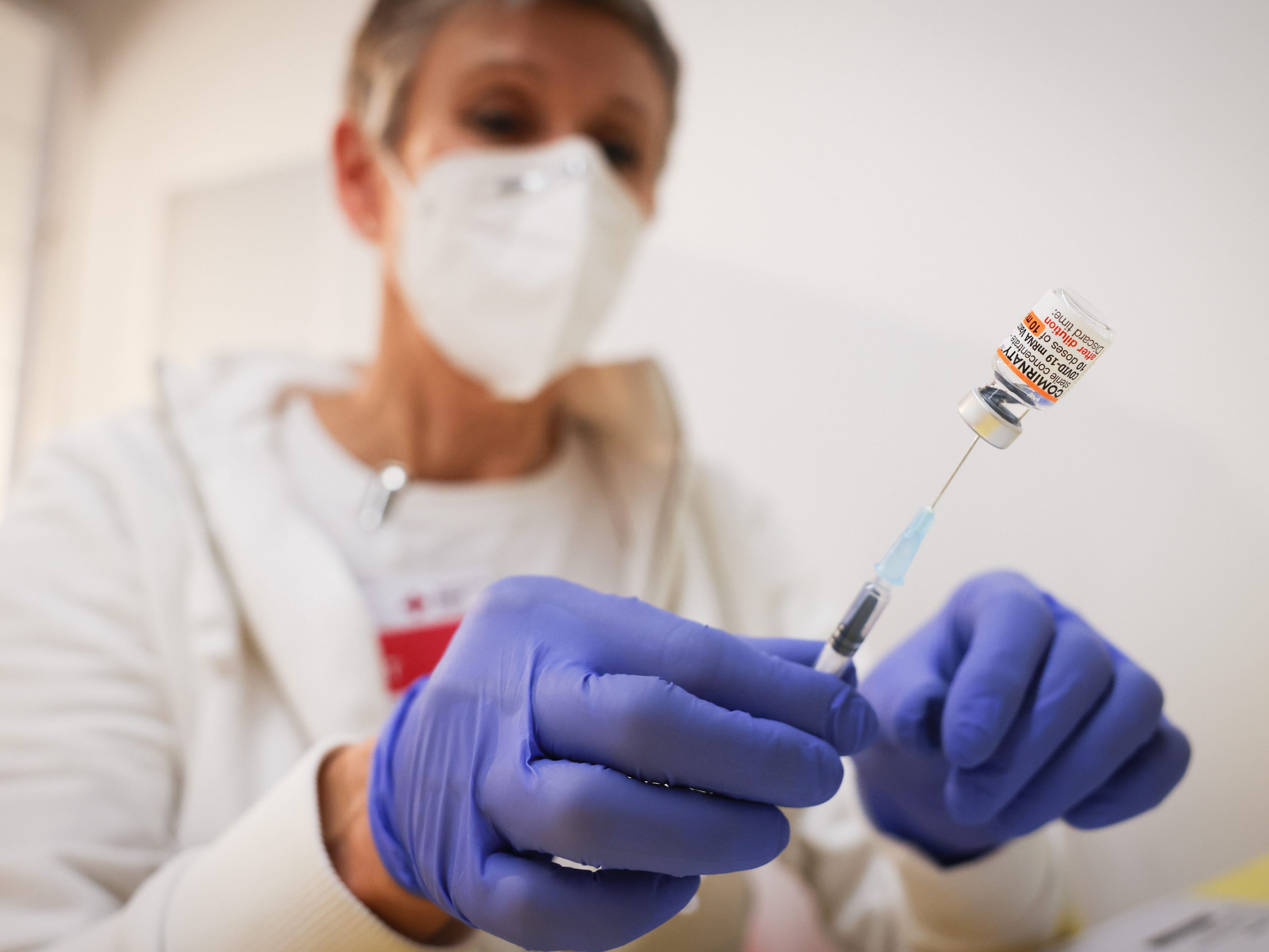 Laut dem Nationalen Impfgremium (NIG) sind trotz Genesung von Corona drei Impfungen zur Grundimmunisierung notwendig. Laut dem Nationalen Impfgremium (NIG) sind trotz Genesung von Corona drei Impfungen zur Grundimmunisierung notwendig.