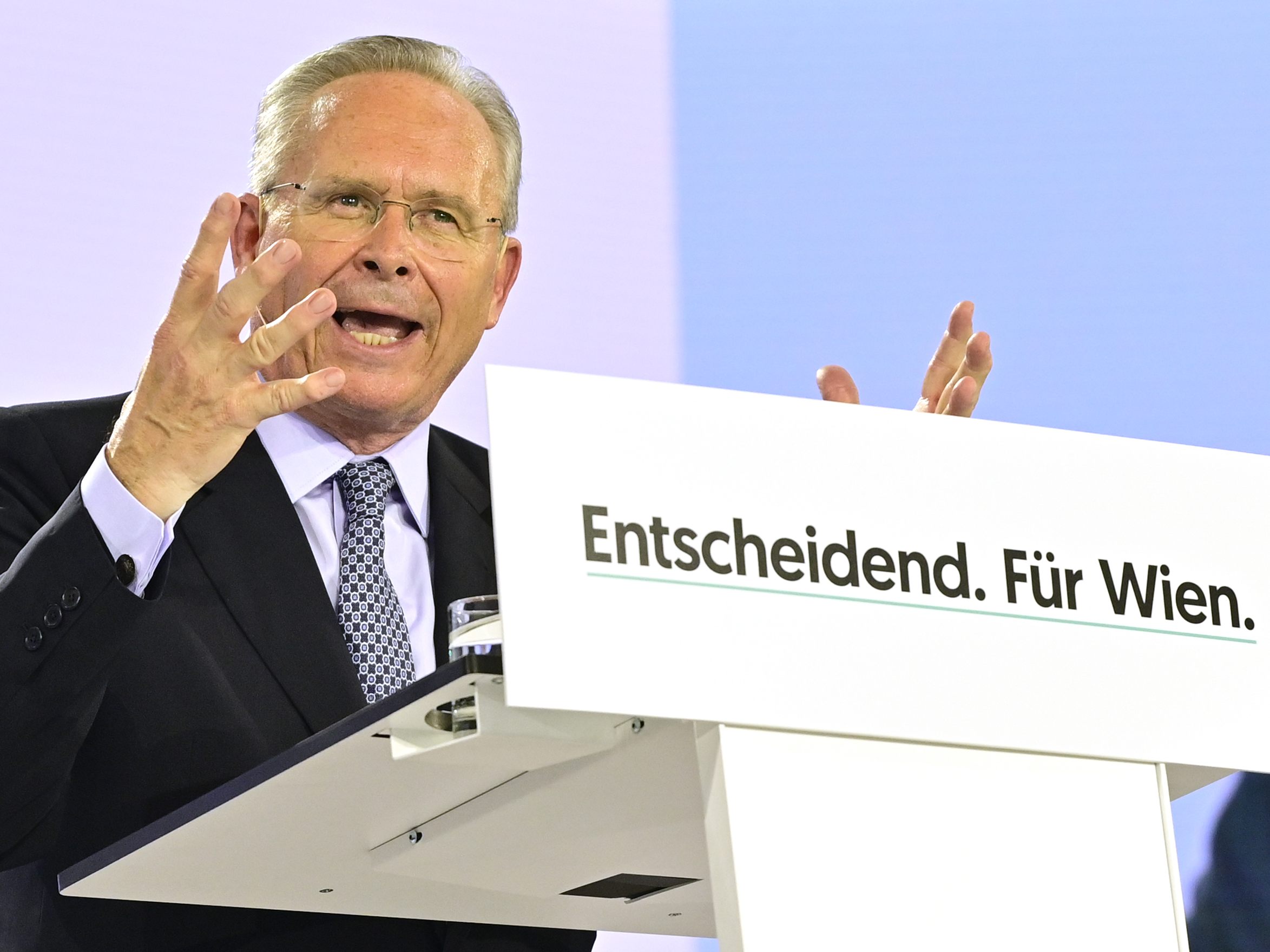 Karl Mahrer erhielt am Landesparteitag der ÖVP Wien 94,21% der Stimmen Karl Mahrer erhielt am Landesparteitag der ÖVP Wien 94,21% der Stimmen