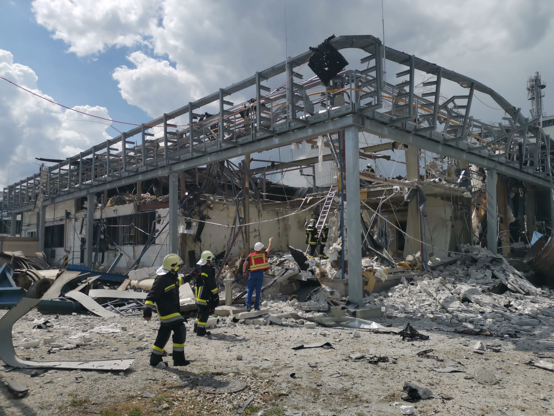 Zwei Personen befanden sich zum Zeitpunkt der Explosion in der Halle.