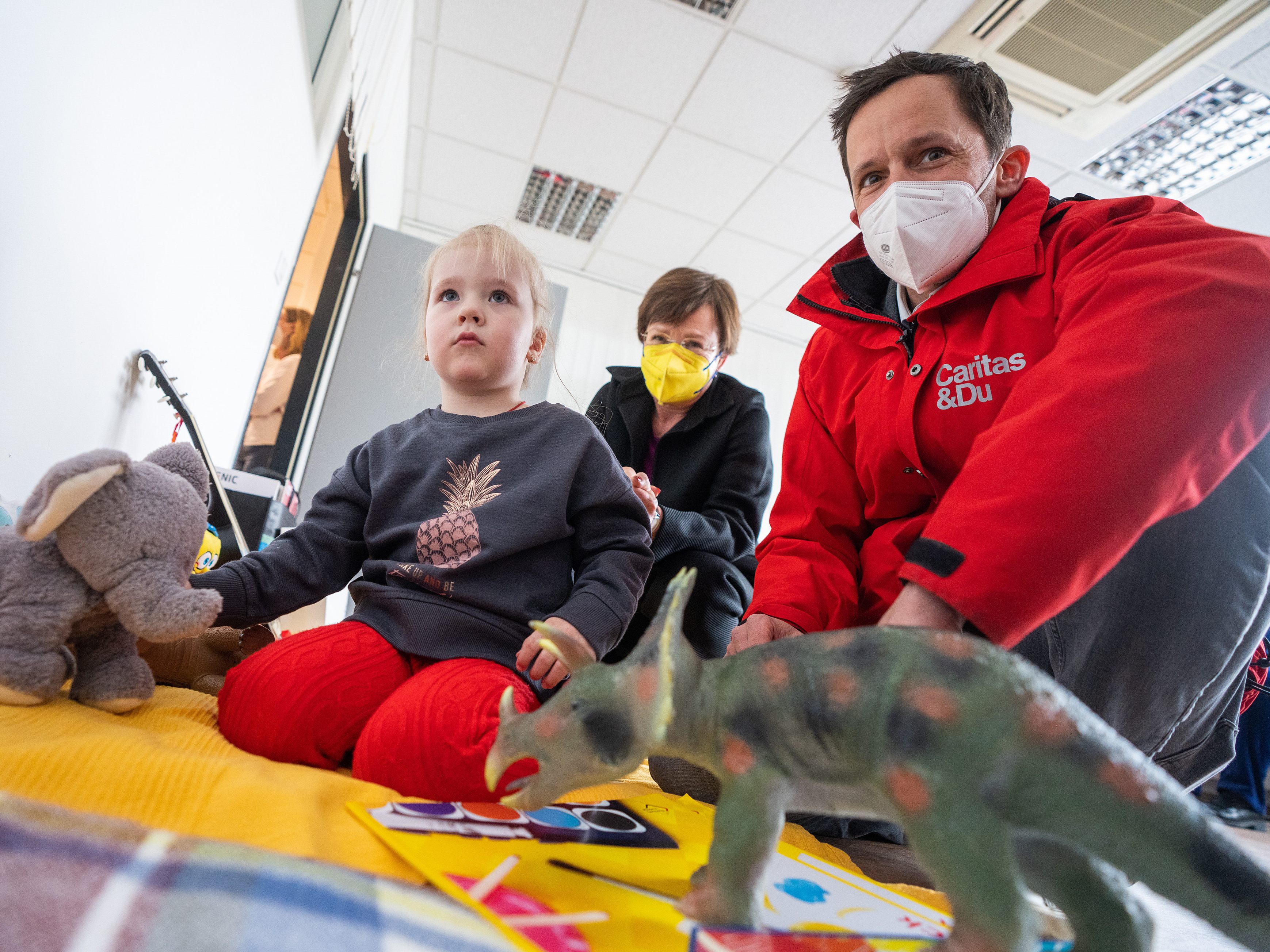 Die Caritas fordert zum Muttertag Entlastungen und bittet um Spenden.