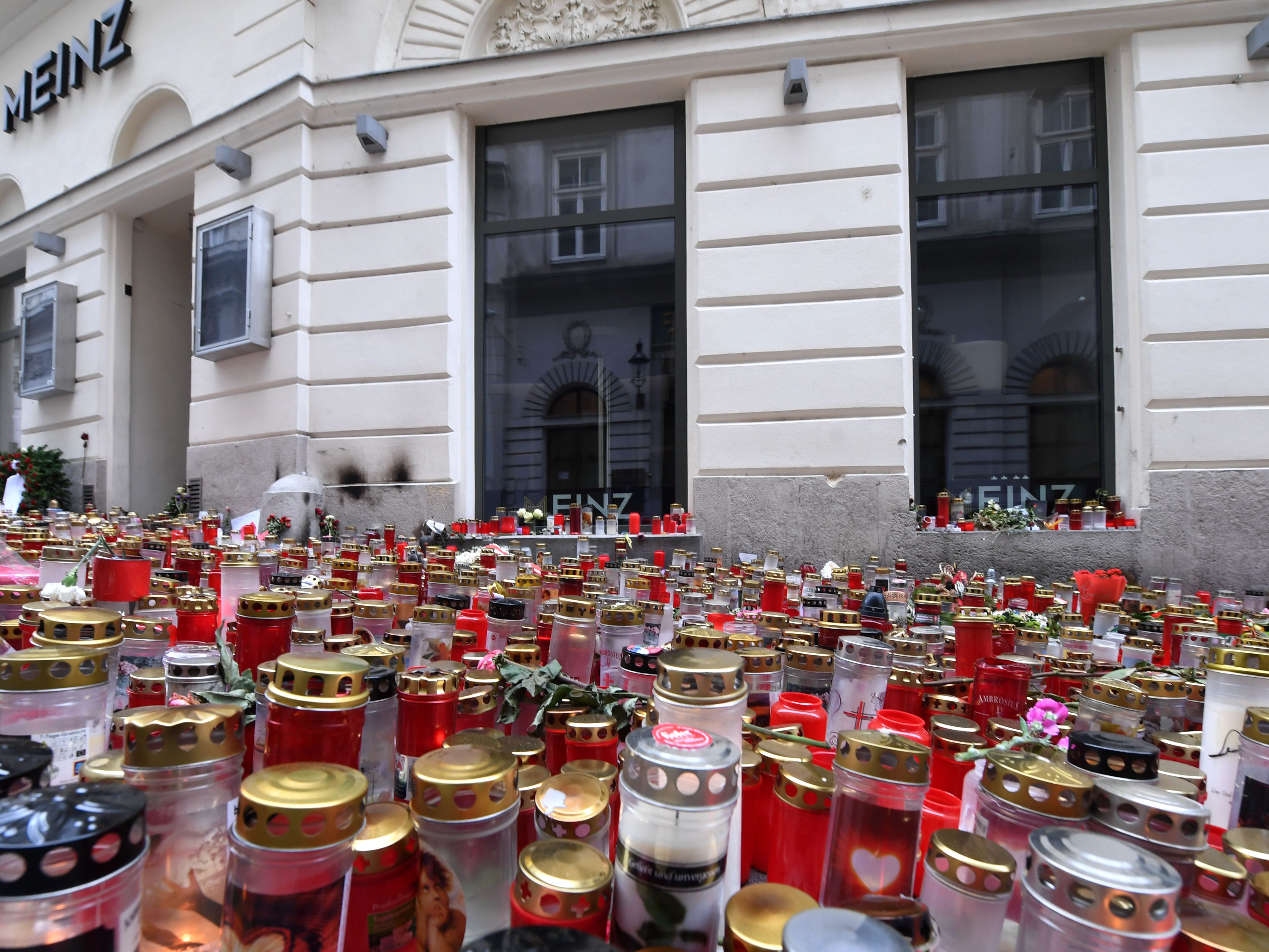 Vier Tote und 23 Verletzte forderte der Terror-Anschlag im November 2020 in Wien - Hinterbliebene der Opfer sehen teils ein Versagen der Behörden