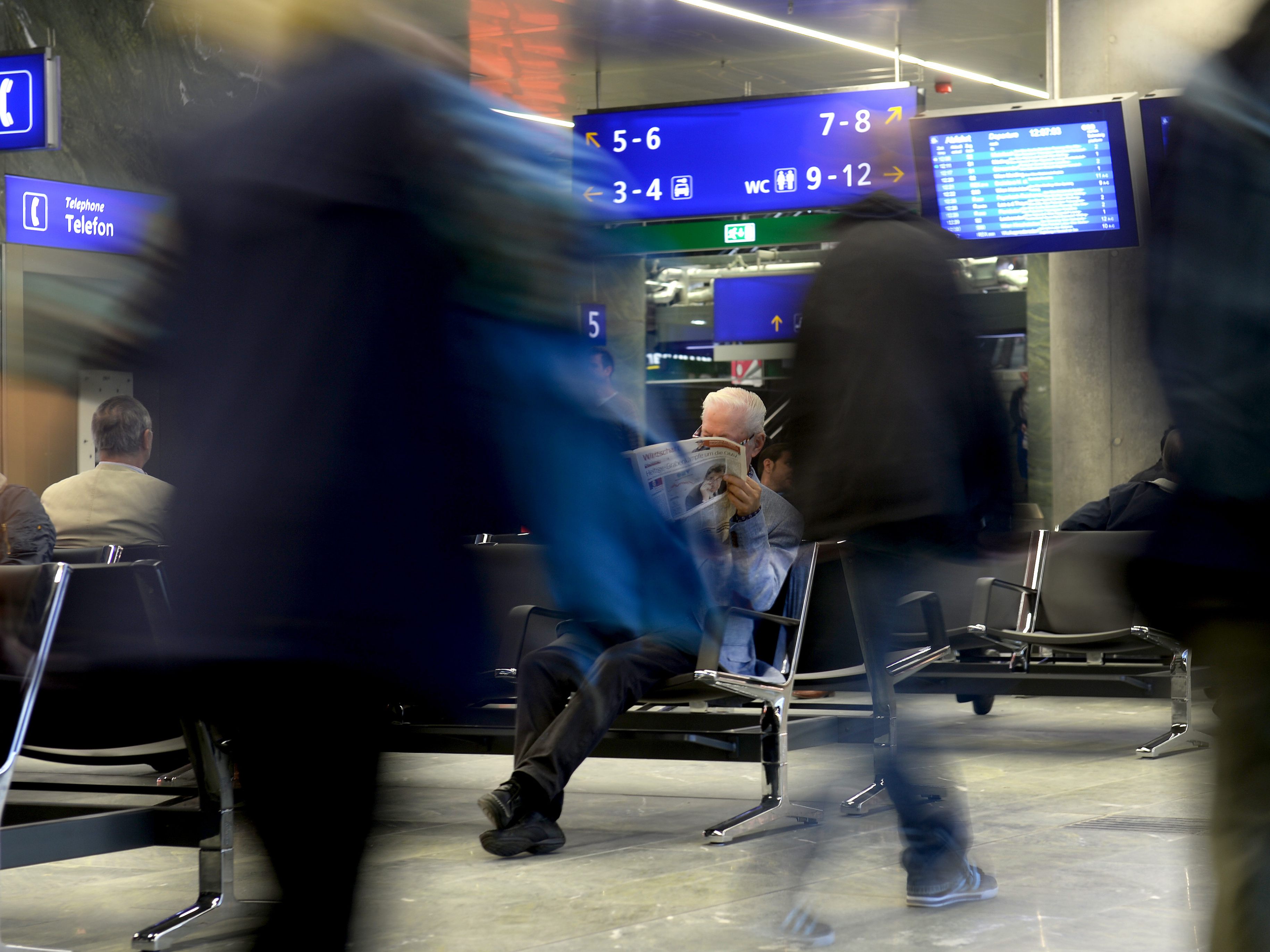 ÖBB überlegen auch Reservierungspflicht.