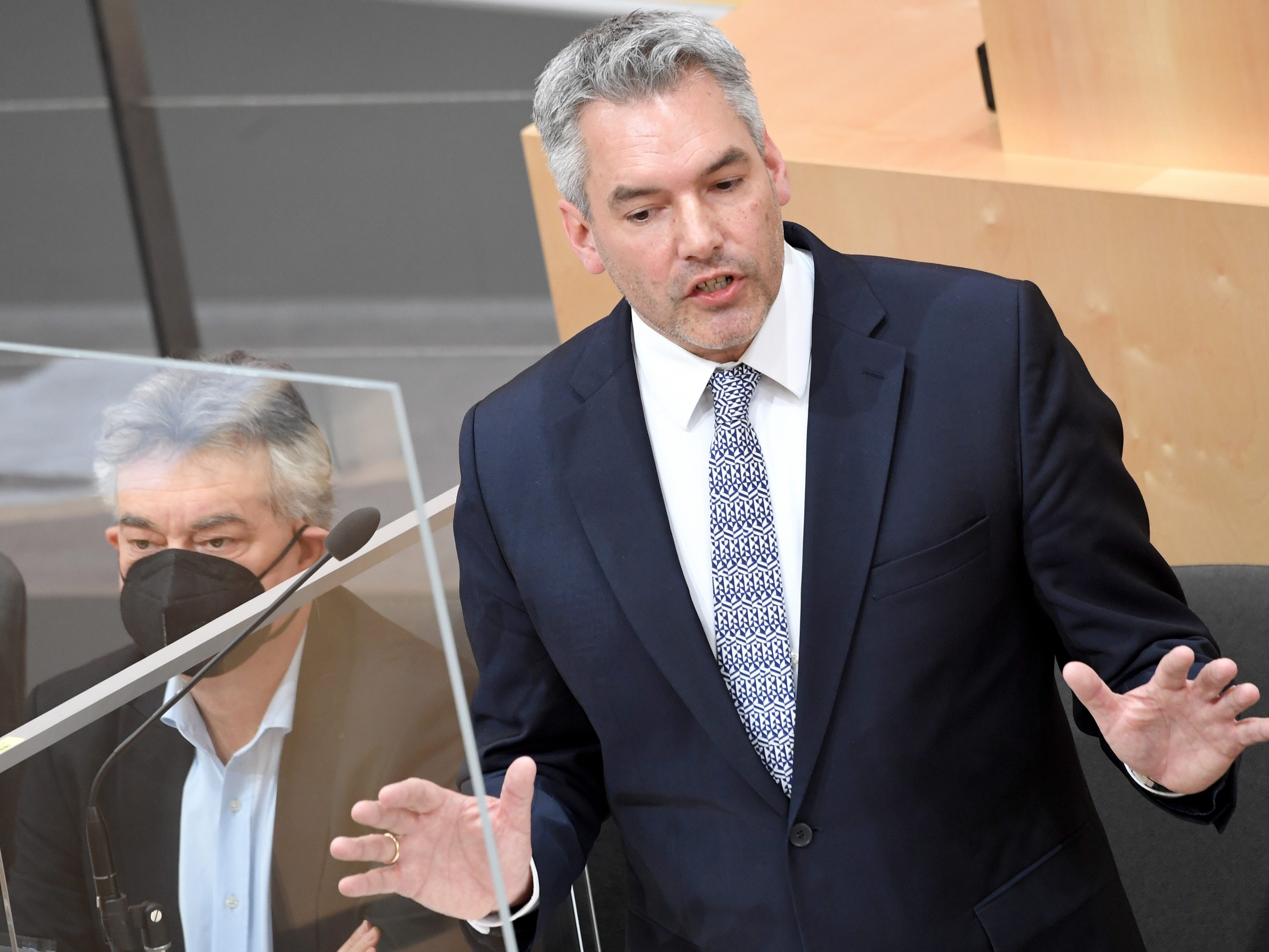Das neue Regierungsteam von Karl Nehammer wird dem Nationalrat am 18. Mai vorgestellt. Das neue Regierungsteam von Karl Nehammer wird dem Nationalrat am 18. Mai vorgestellt.