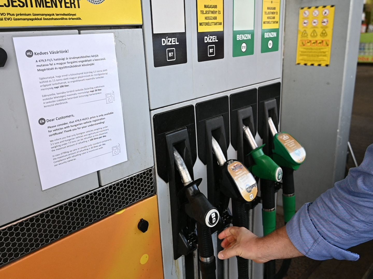 In Ungarn wird für Autos mit ausländischem Kennzeichen ein anderer Spritpreis verrechnet.