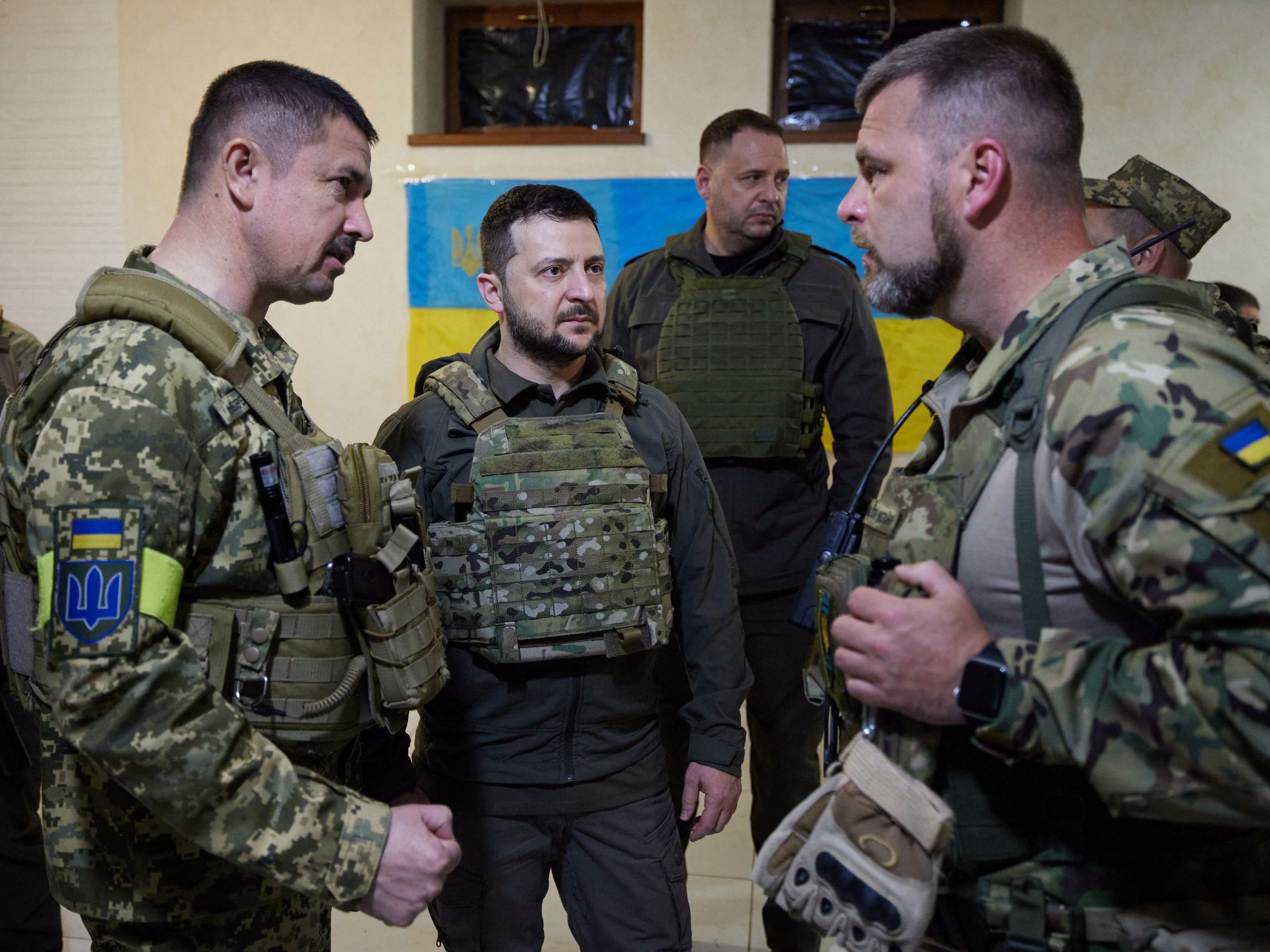 Der ukrainische Präsident Wolodymyr Selenskyj besuchte am Sonntag die Region um Charkiw. Der ukrainische Präsident Wolodymyr Selenskyj besuchte am Sonntag die Region um Charkiw.