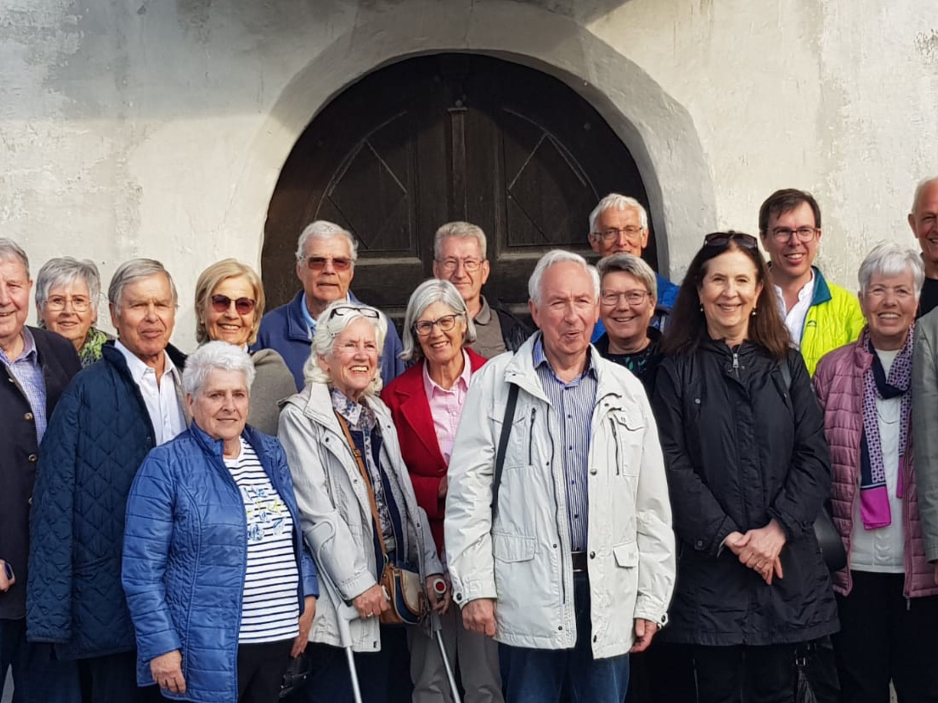 Einige Teilnehmer der Bruderschaften St. Anna und St. Arbogast bei der Landpartie nach Schlins