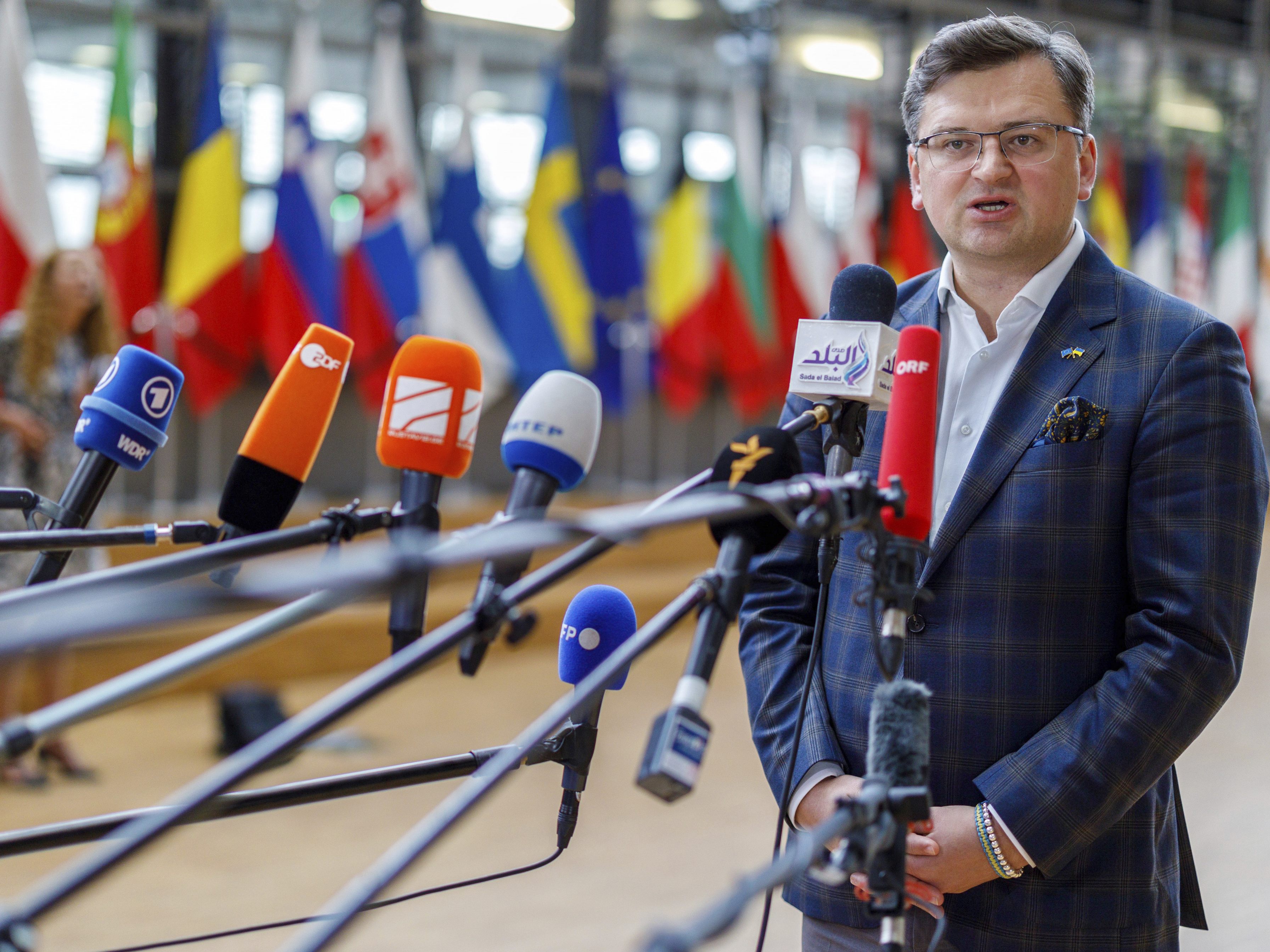Der ukrainische Außenminister Dmytro Kuleba forderte eine klare Perspektive zum EU-Beitritt für die Ukraine. Der ukrainische Außenminister Dmytro Kuleba forderte eine klare Perspektive zum EU-Beitritt für die Ukraine.