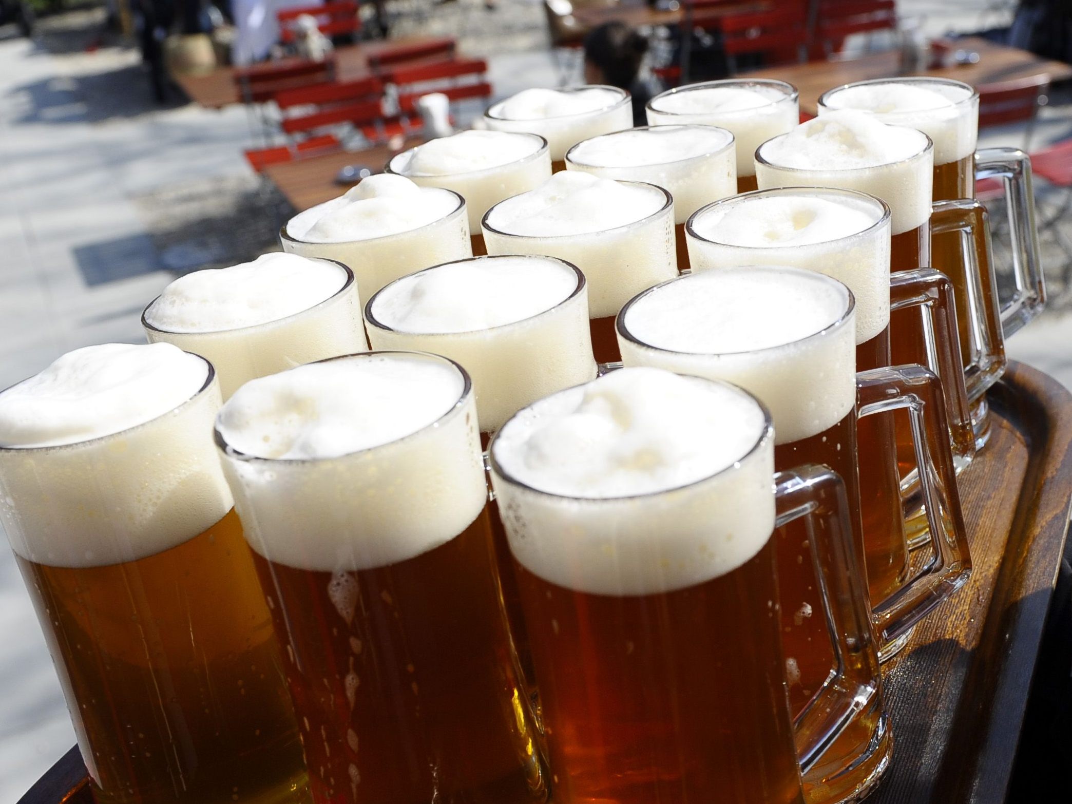 Das genüssliche Feierabendbier könnte für viele Biertrinker im Land bald deutlich kostspieliger werden.