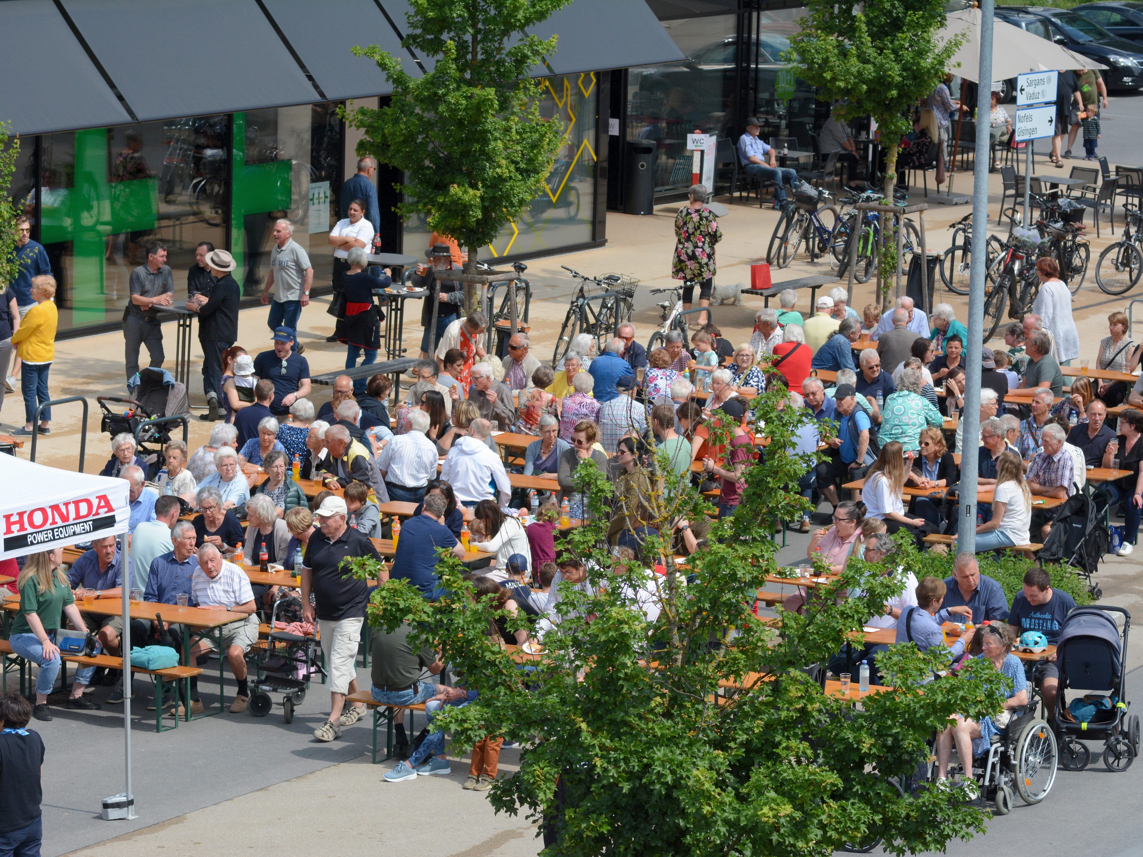 Fest zur Apothekeneröffnung in Tosters am 21. Mai 2022 Fest zur Apothekeneröffnung in Tosters am 21. Mai 2022