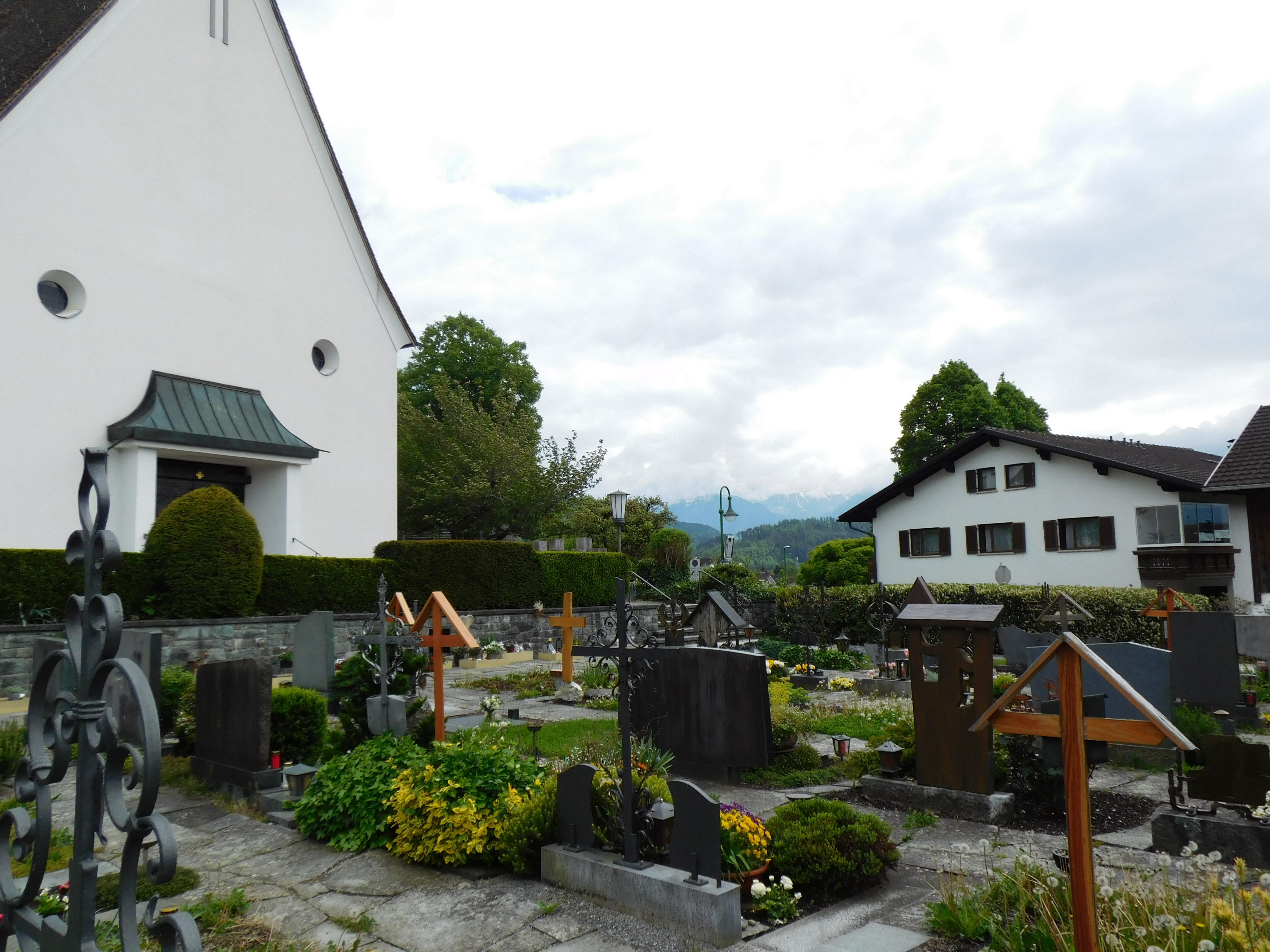 Am Röthner Friedhof entsteht eine neue Urnenwand und zwei Rampen sollen für eine barrierefreie Erreichung aller Ebenen sorgen