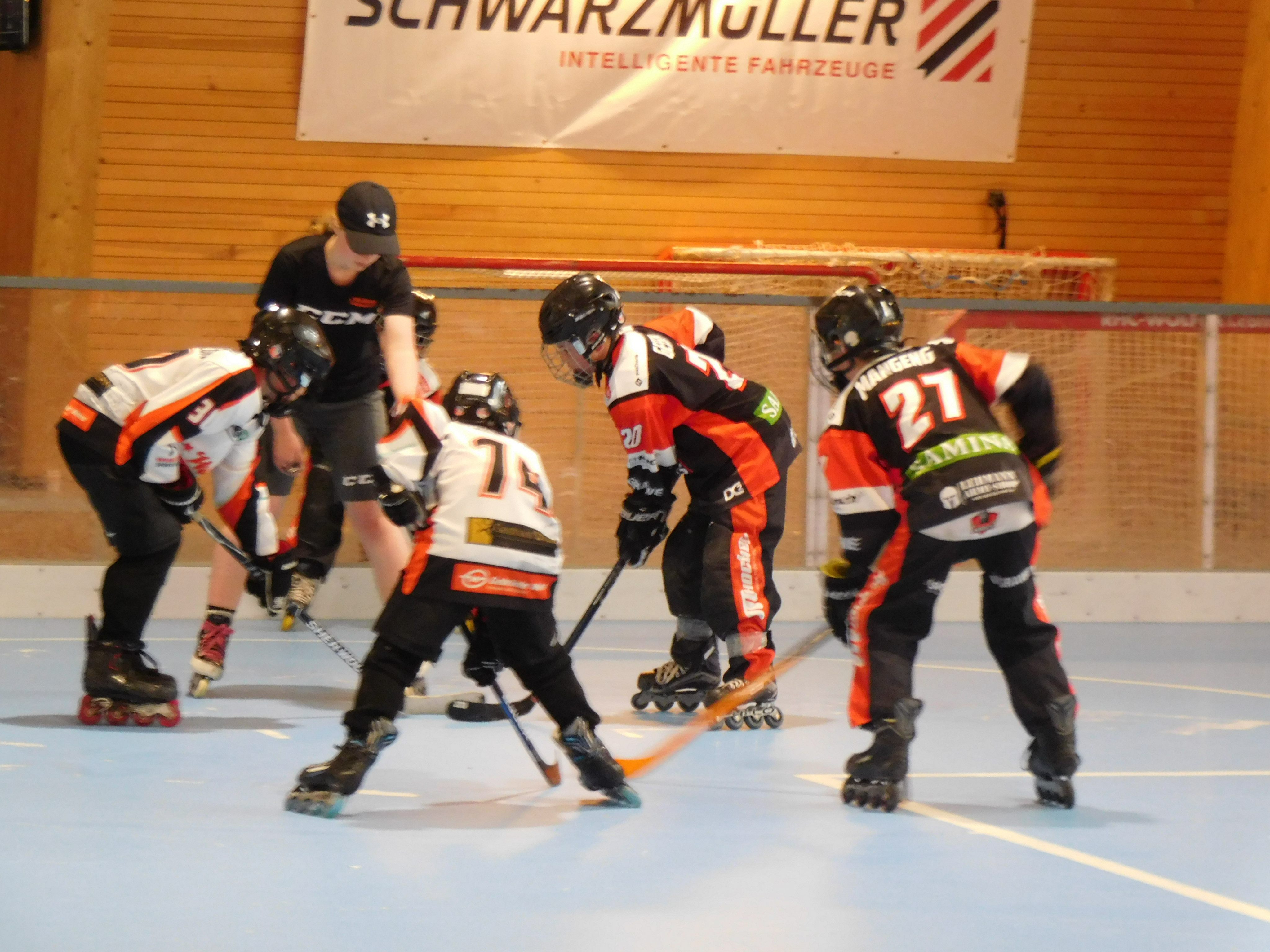 In der Hockey-Arena Wolfurt kam es zum Nachwuchs-Derby zwischen den Wolfurt Walkers und den Knights aus Feldkirch