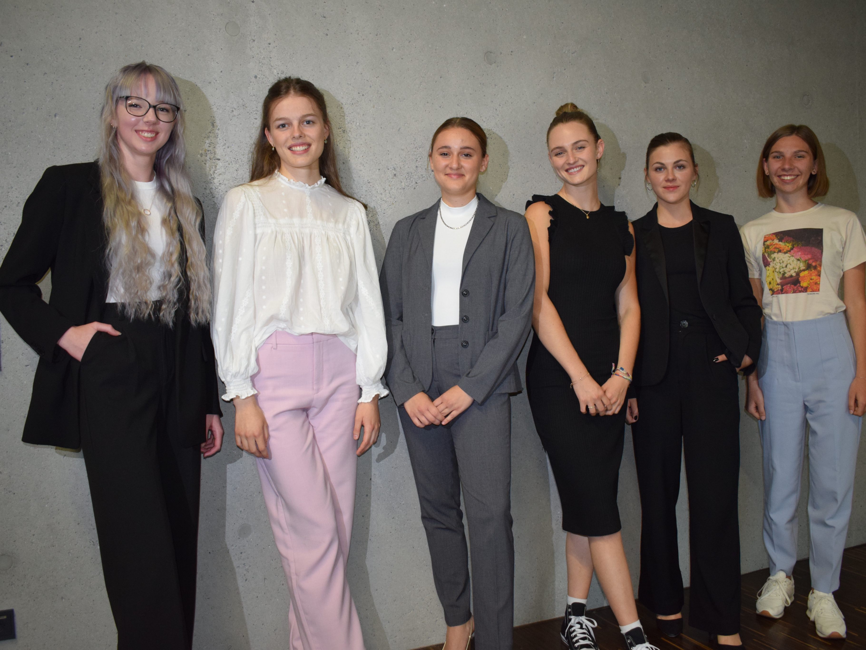 Saskia Wilfingseder, Paula Isenberg, Mia Breidenbrücker, Norah Drissner, Sophie Rinner und Miriam Dorner präsentierten ihre Arbeiten. Saskia Wilfingseder, Paula Isenberg, Mia Breidenbrücker, Norah Drissner, Sophie Rinner und Miriam Dorner präsentierten ihre Arbeiten.