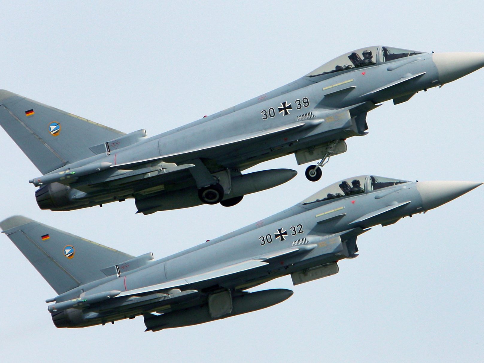 Deutsche Eurofighter stiegen auf um die russische Maschine vom deutschen Luftraum weg zu begleiten.