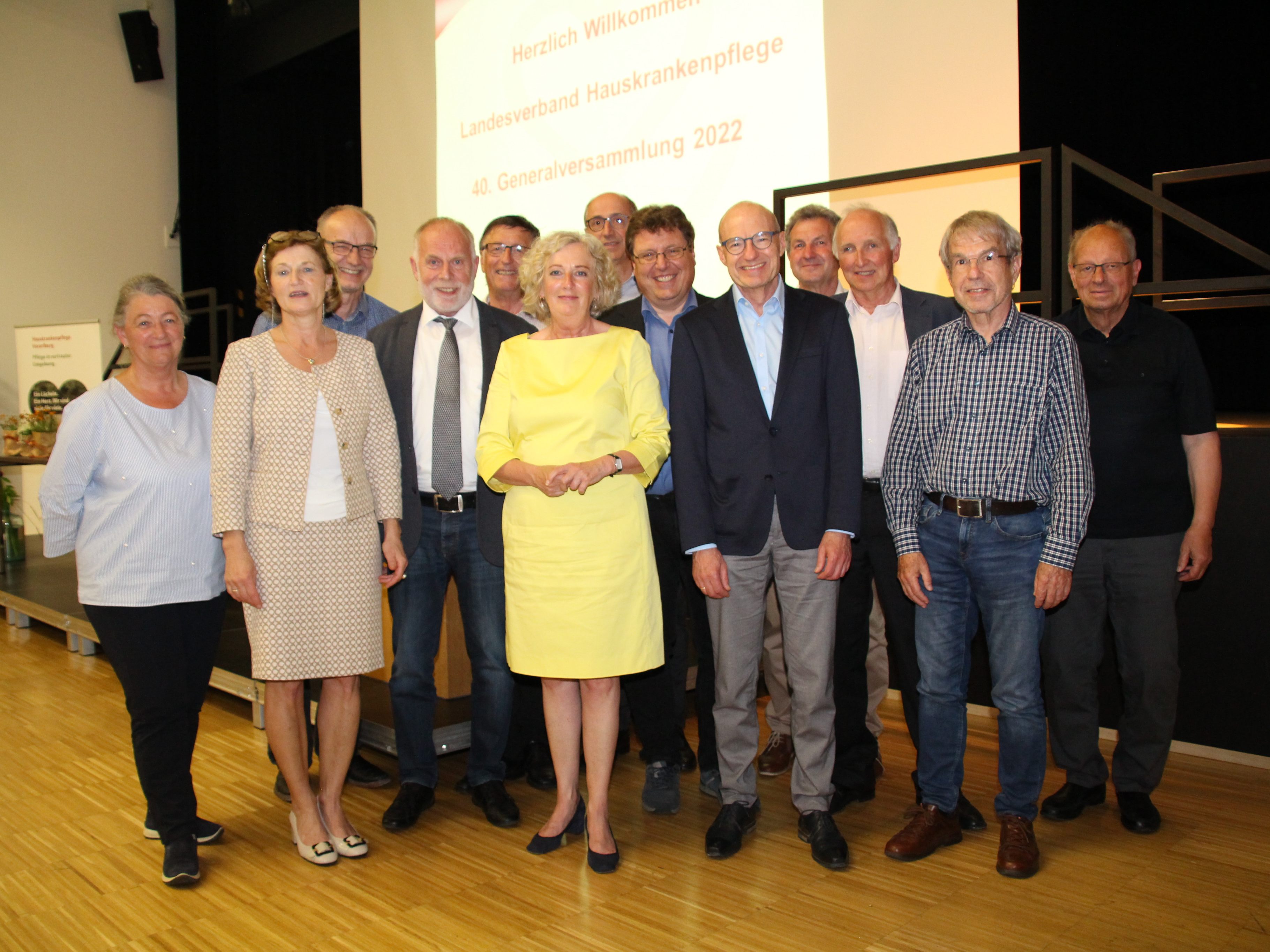 Der neue Vorstand des Landesverbands Hauskrankenpflege Vorarlberg mit Soziallandesrätin Katharina Wiesflecker. Der neue Vorstand des Landesverbands Hauskrankenpflege Vorarlberg mit Soziallandesrätin Katharina Wiesflecker.