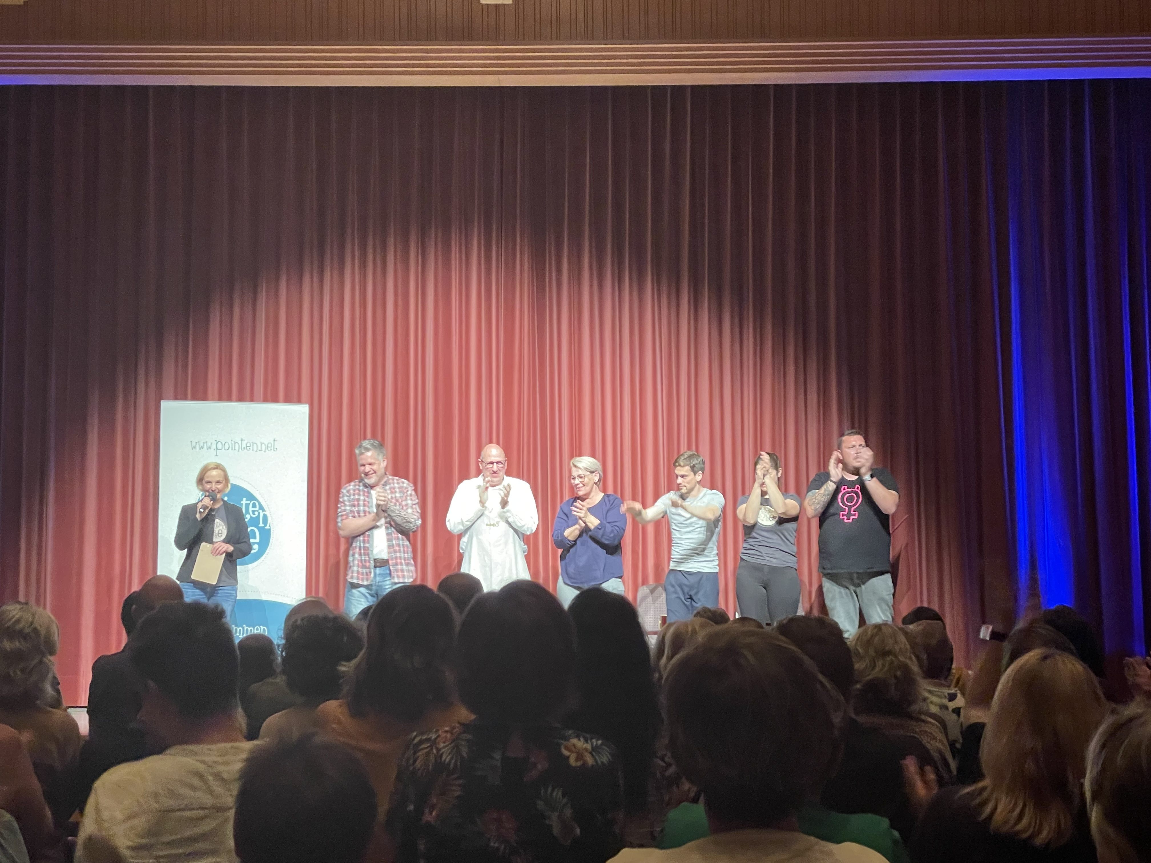 Standing Ovations für die Kabarettisten von "Pointen & Püree" Standing Ovations für die Kabarettisten von "Pointen & Püree"