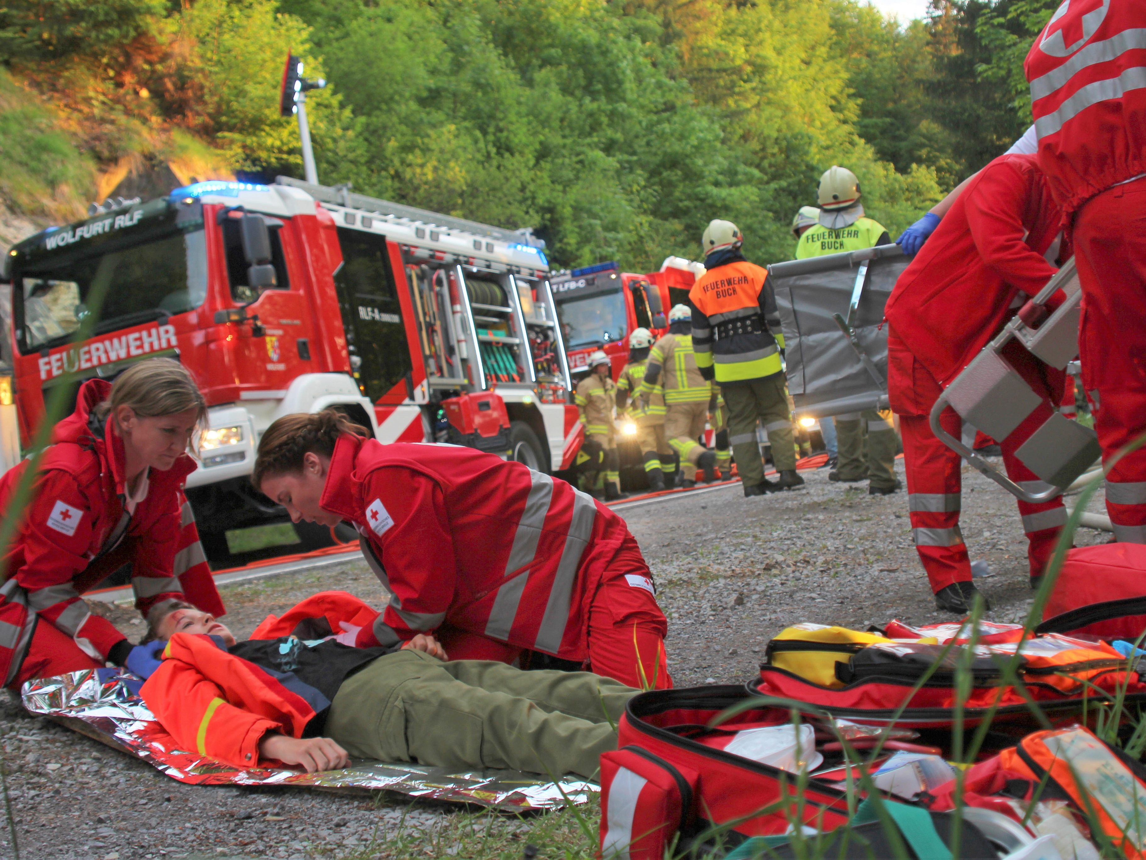 Bei der Großübung auf der Bucherstraße zeigten die Einsatzkräfte ihr Können. Bei der Großübung auf der Bucherstraße zeigten die Einsatzkräfte ihr Können.