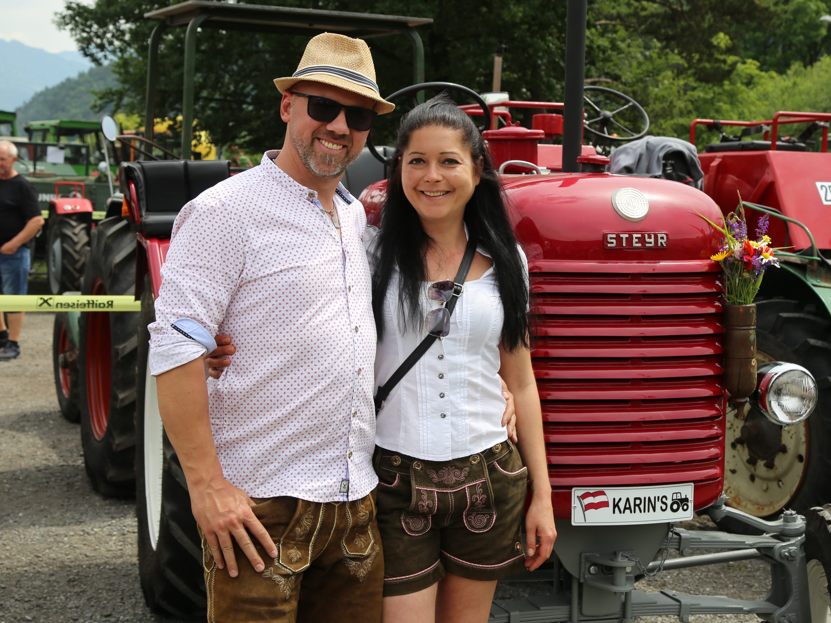 Daniel und Karin aus Nofels präsentierten ihren Oldtimer. Daniel und Karin aus Nofels präsentierten ihren Oldtimer.