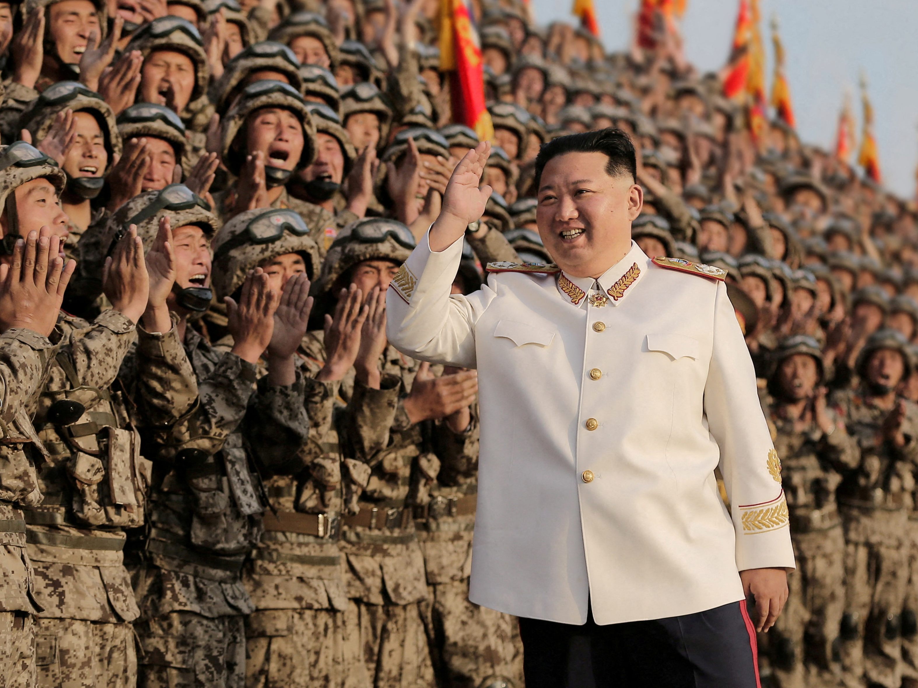 Staatschef Kim Jong Un hat den Notstand ausgerufen. Staatschef Kim Jong Un hat den Notstand ausgerufen.