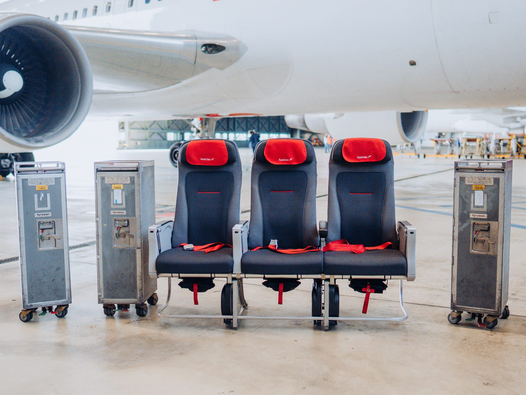 Austrian Airlines: Flugzeugsitze und Trolleys werden versteigert.