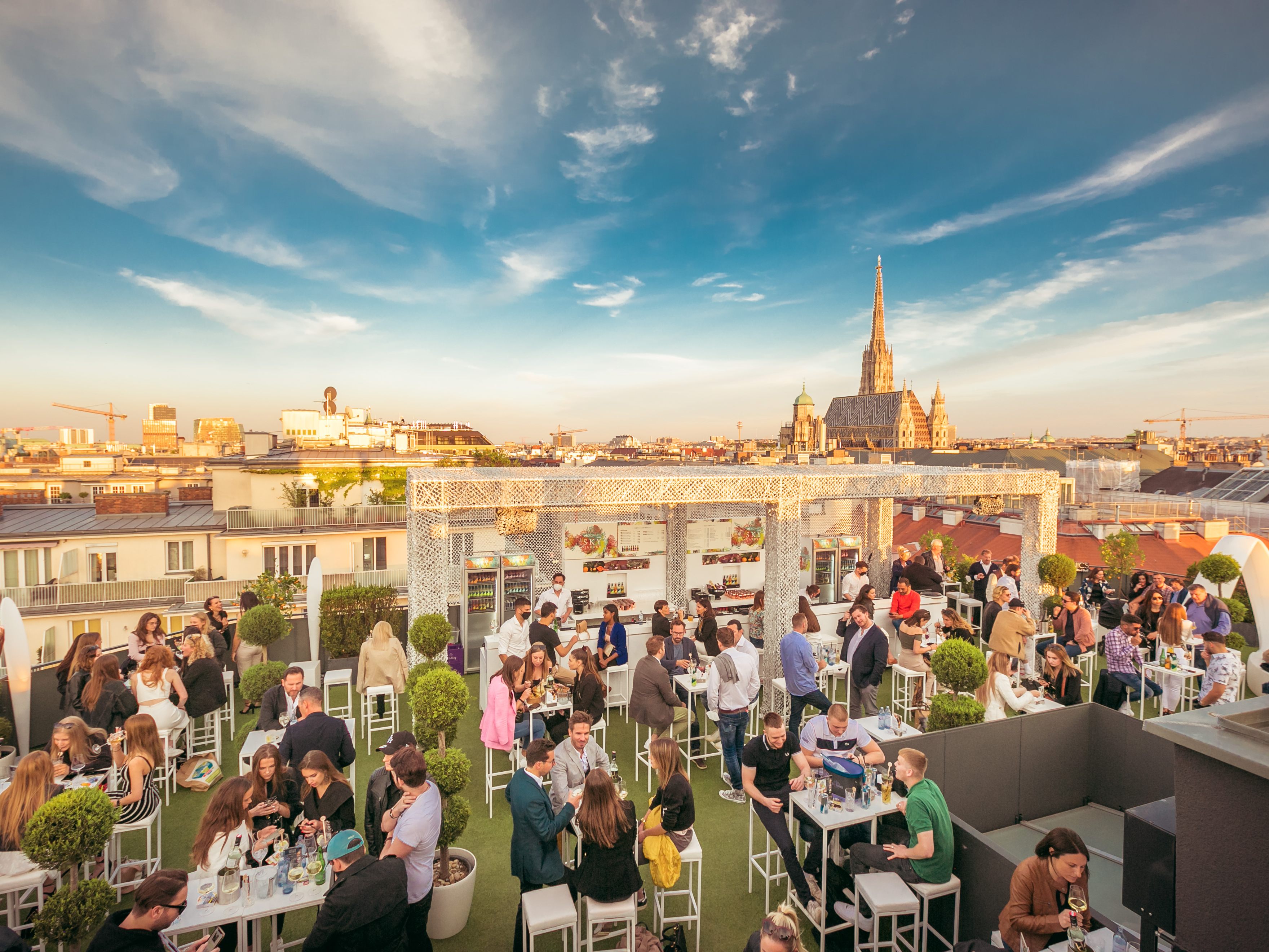 Auch in diesem Sommer hat man die Möglichkeit erfrischende Drinks beim ORGANICS Sky Garden in Wien zu genießen