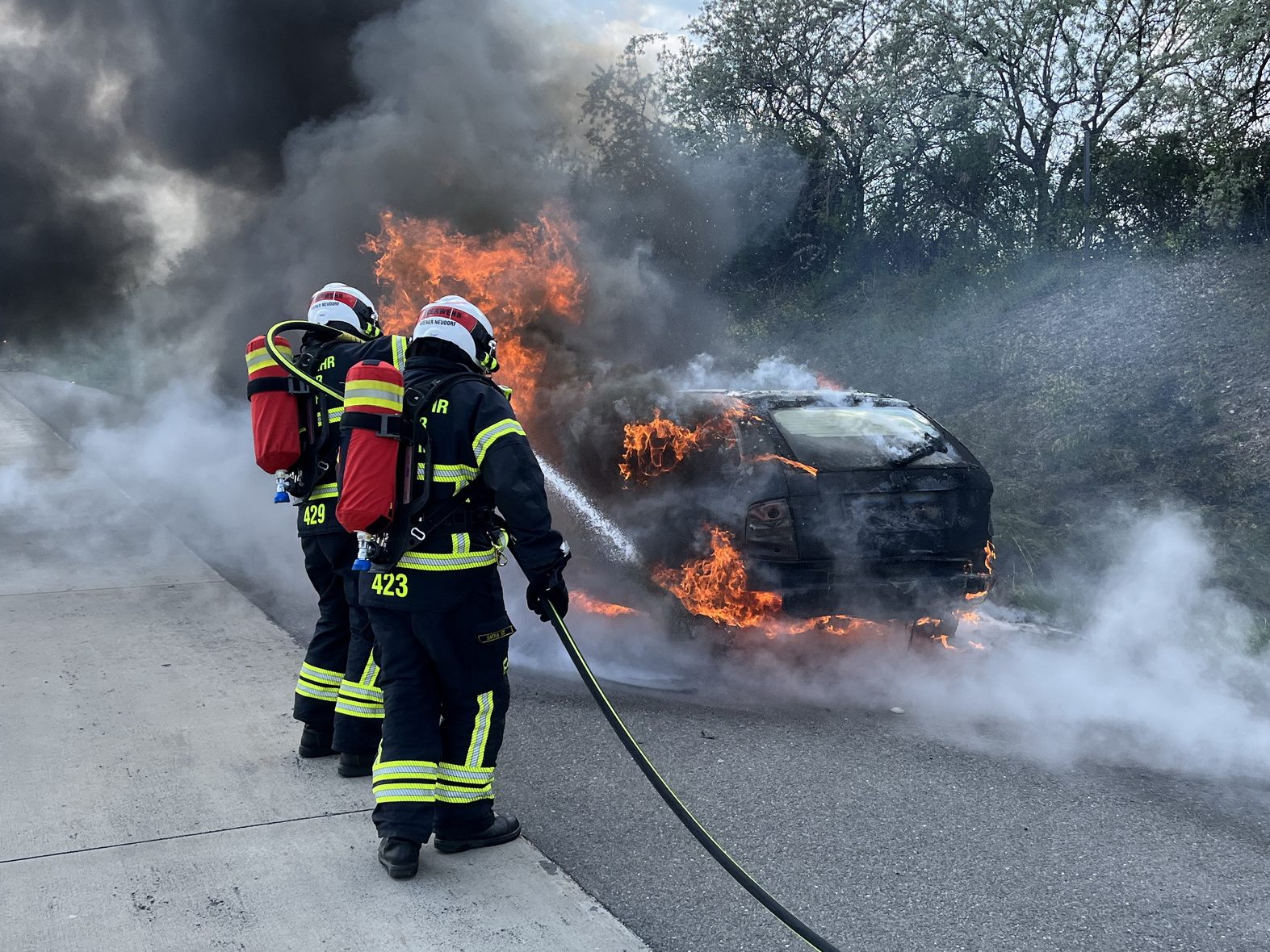 Ein PKW fing auf der A2 Feuer Ein PKW fing auf der A2 Feuer