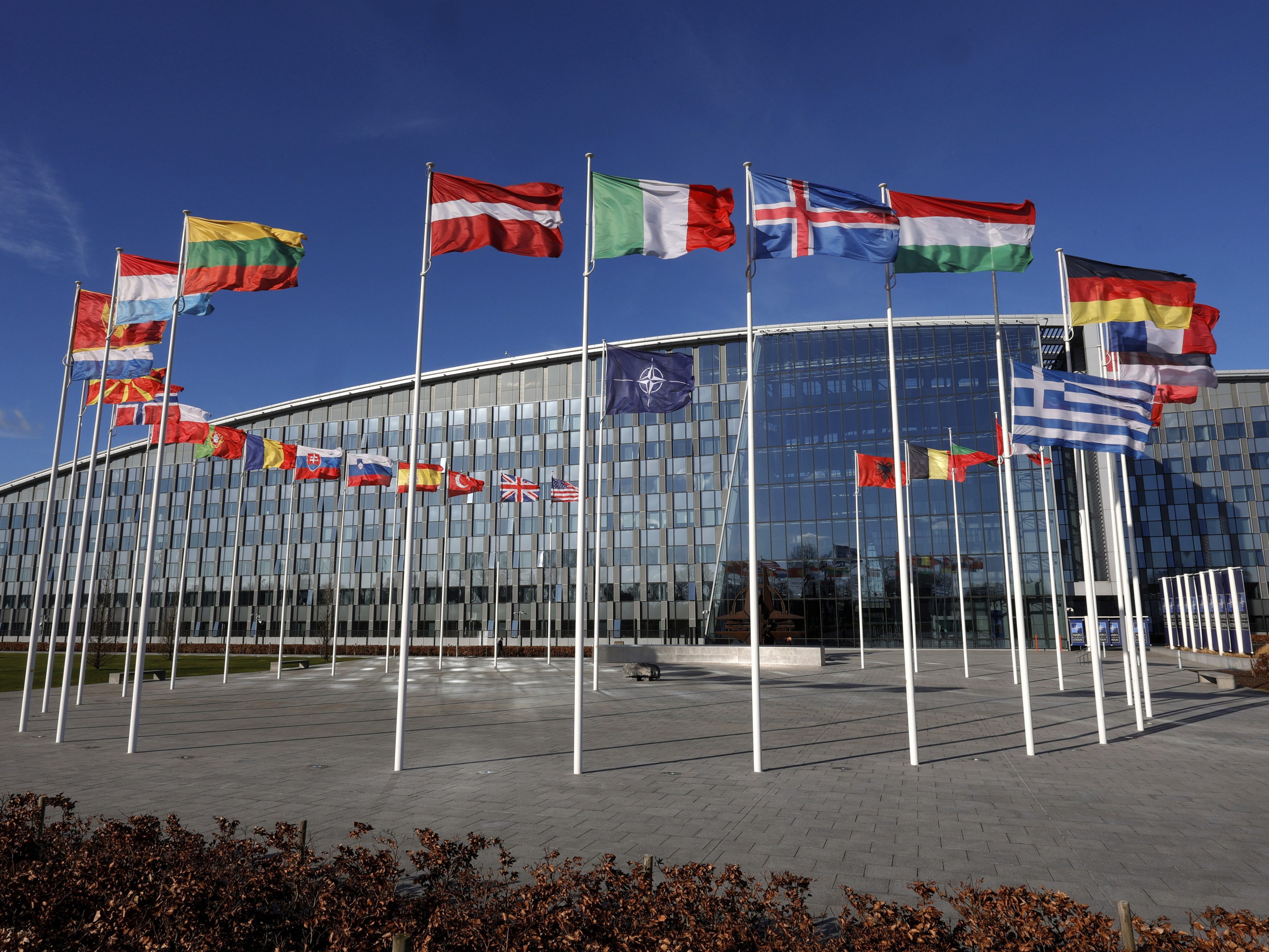 Schweden und Finnland wollen Teil der NATO werden. Schweden und Finnland wollen Teil der NATO werden.